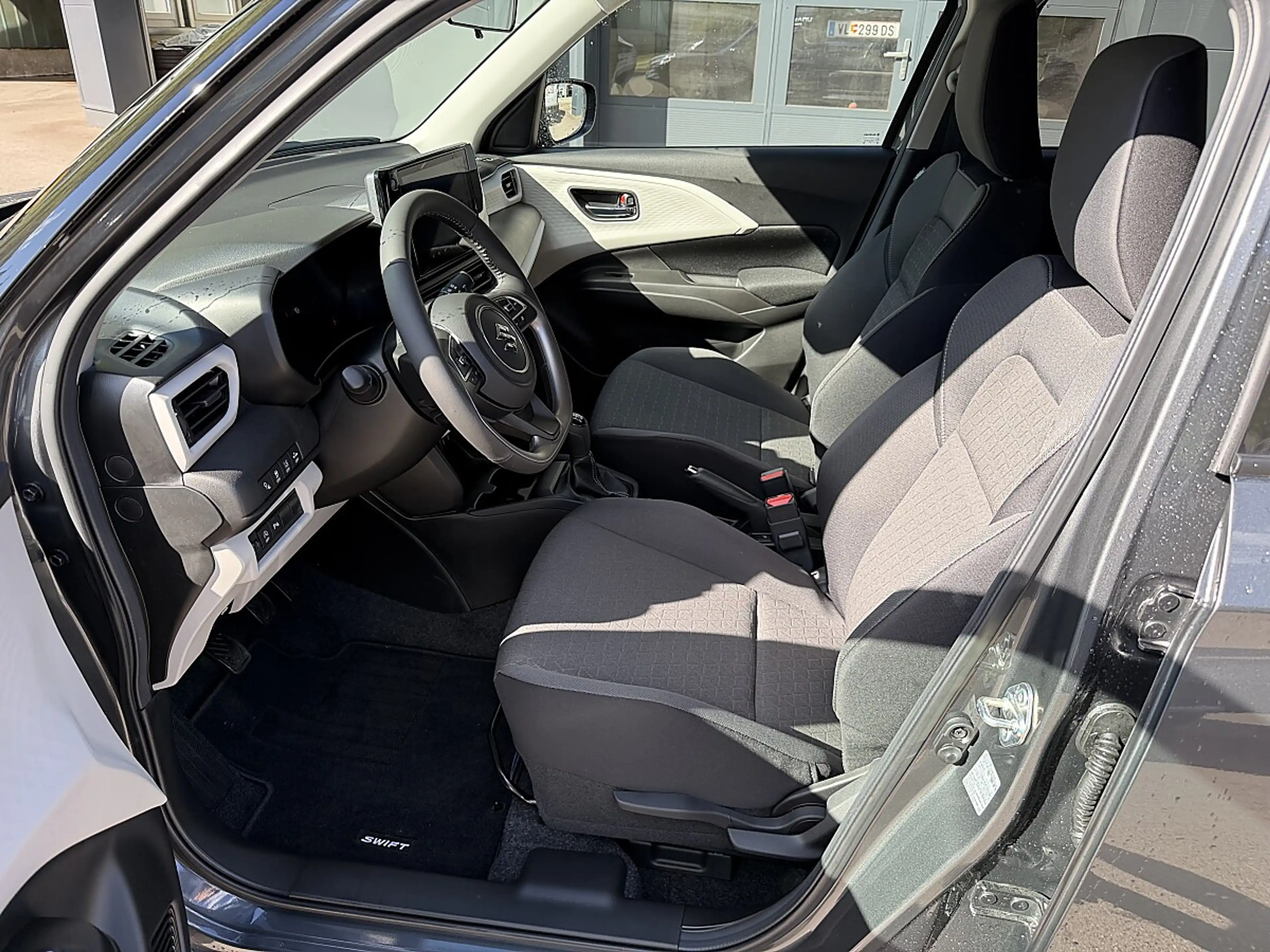 Suzuki Swift 1,2 Hybrid Allgrip Shine — photo 14