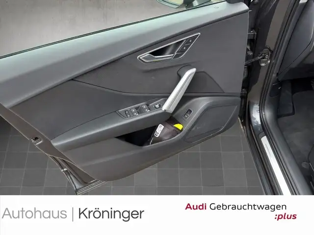 Audi Q2 view 8