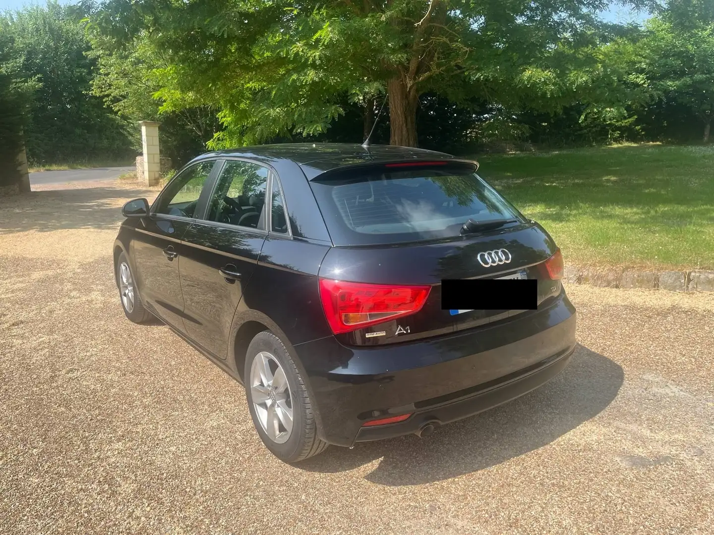 Audi A1 A1 Sportback 1.4 TDI 90 ultra Metropolitan Noir - 2