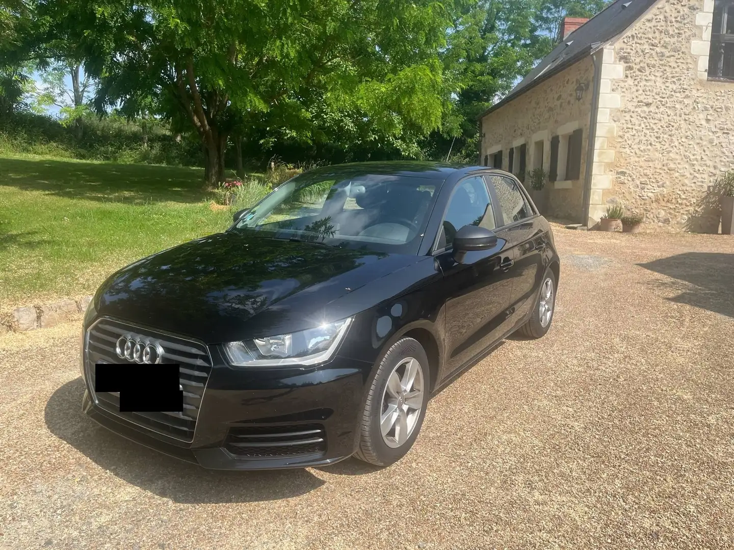 Audi A1 A1 Sportback 1.4 TDI 90 ultra Metropolitan Noir - 1