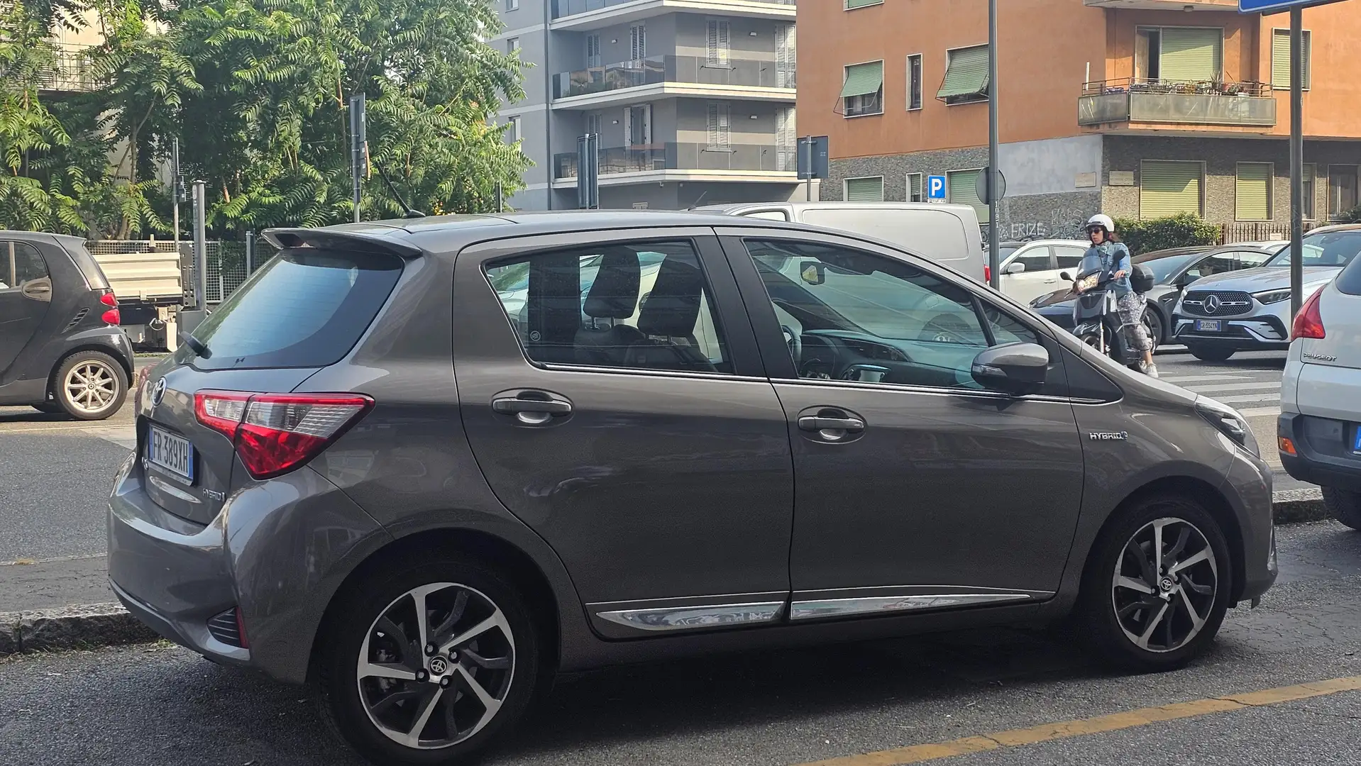 Toyota Yaris Yaris 5p 1.5h Style Marrone - 1