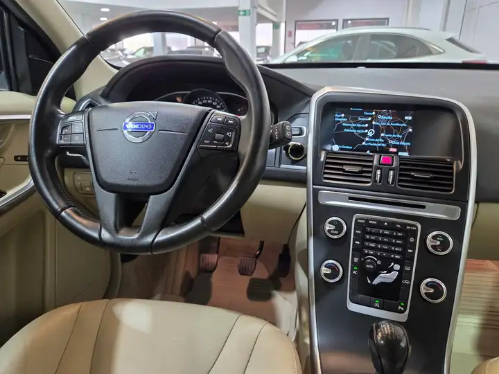 Volvo XC60 D3 Kinetic (CO2 149) 2014, foto 16