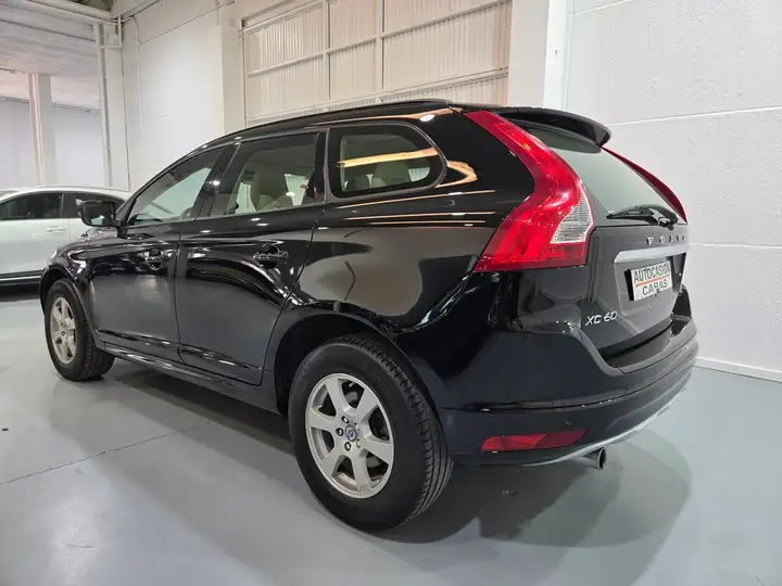 Volvo XC60 D3 Kinetic (CO2 149) 2014, foto 3