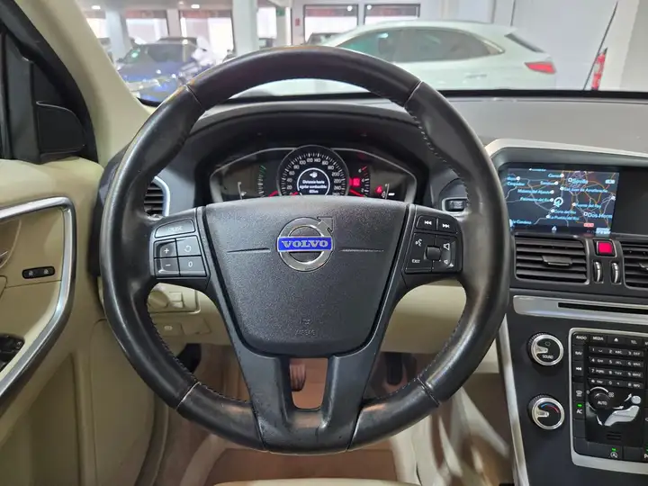 Volvo XC60 D3 Kinetic (CO2 149) 2014, foto 18