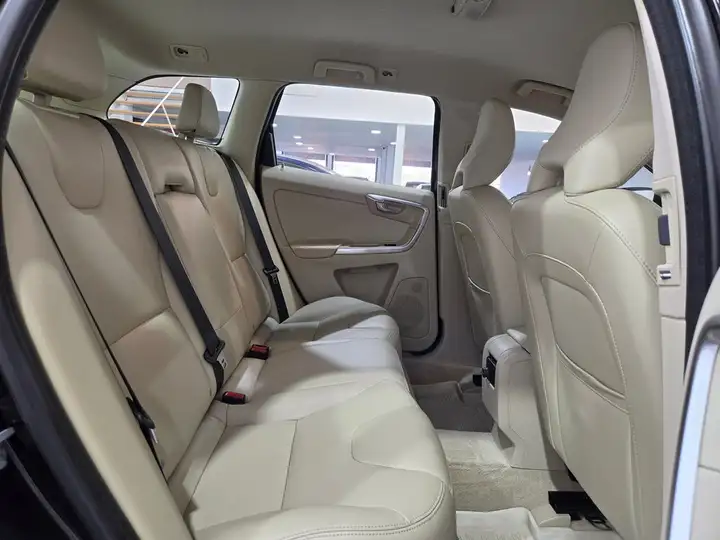 Volvo XC60 D3 Kinetic (CO2 149) 2014, foto 11