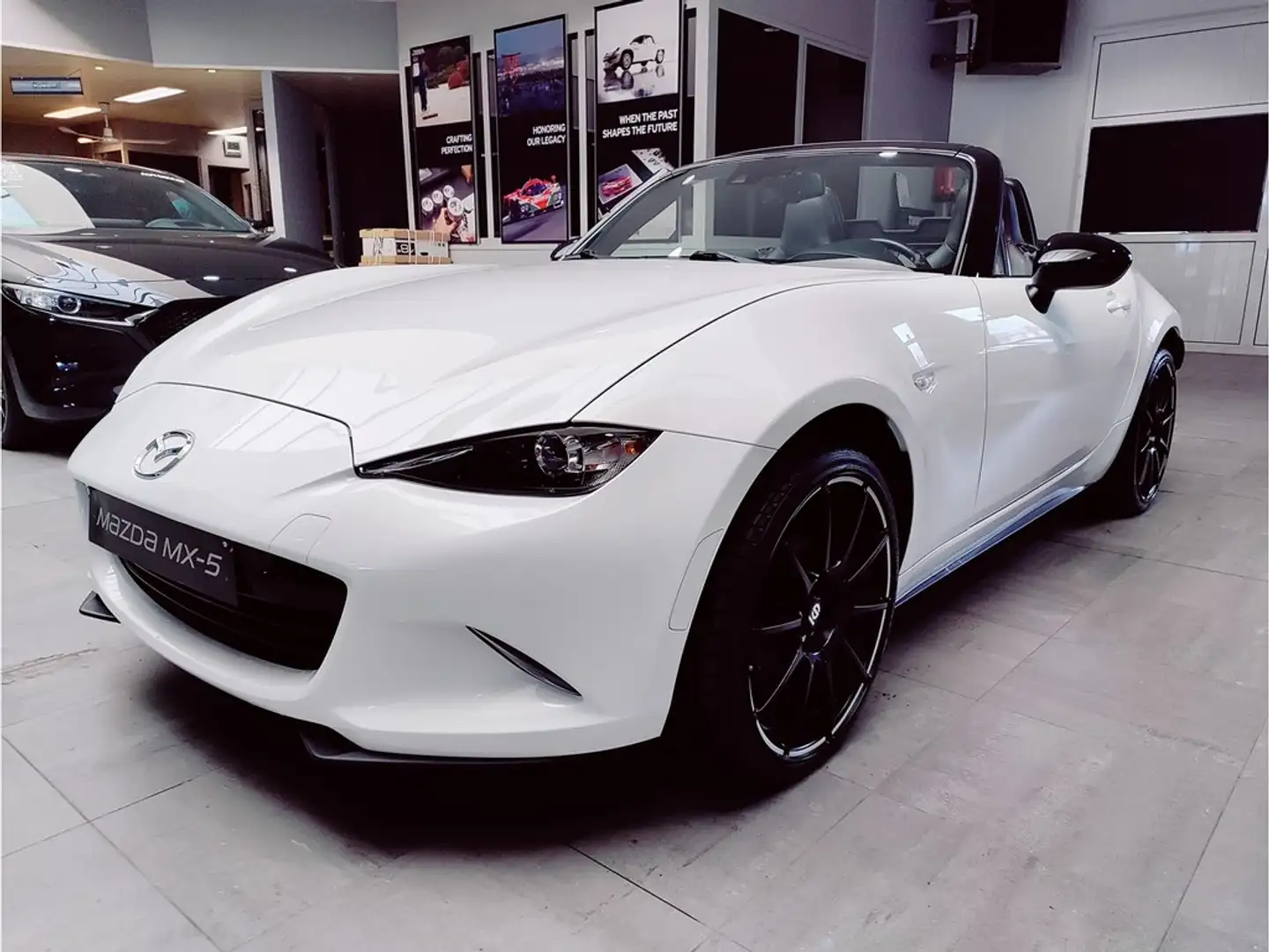 Mazda MX-5 1.5 SKYACTIV G * Exclusive * White - 1