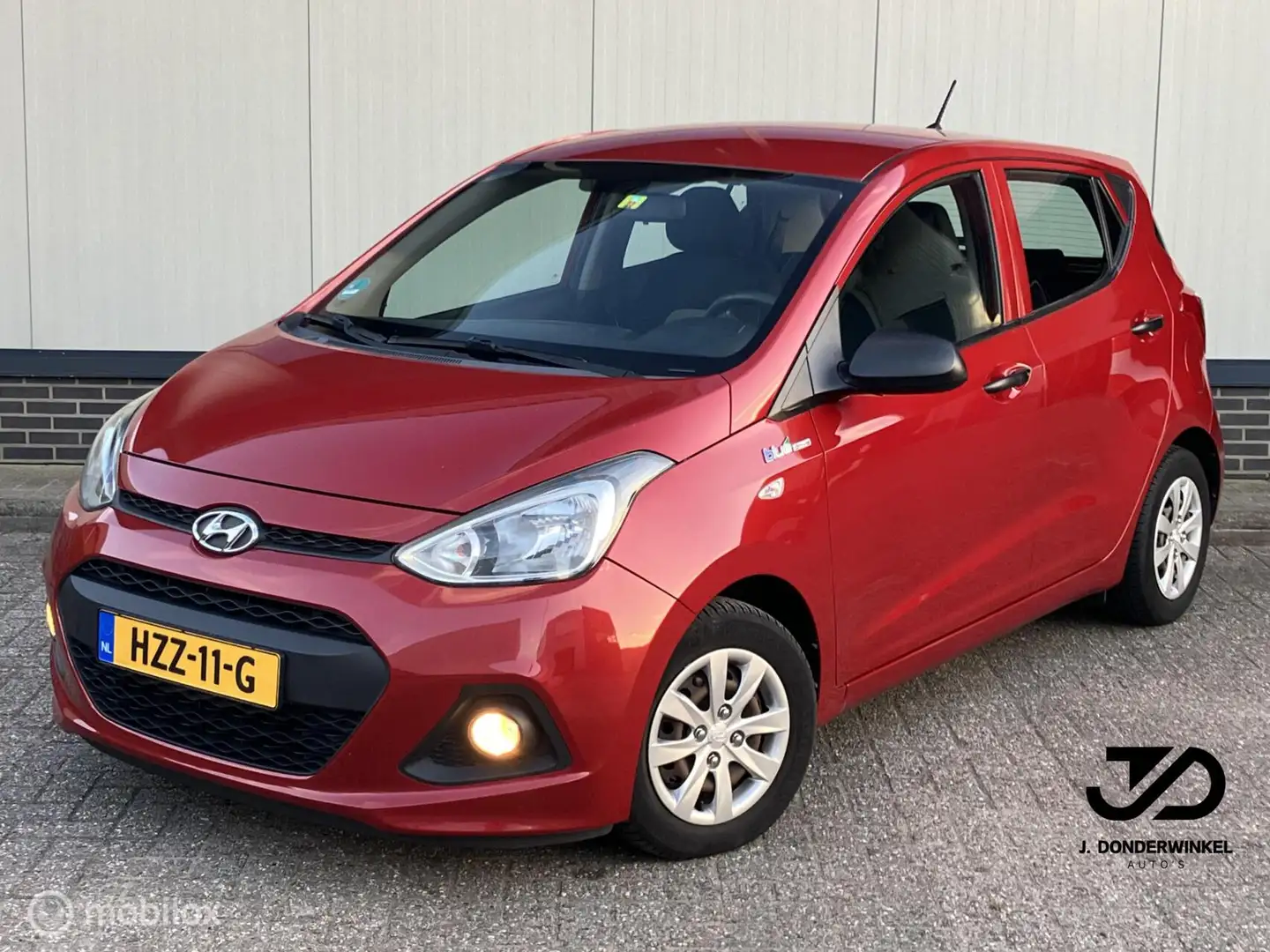 Hyundai i10 1.0 i-Motion 5-Deurs Airco NIEUWE APK & Banden Rood - 1