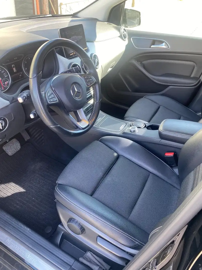 Mercedes-Benz 200 Sport Negru - 2