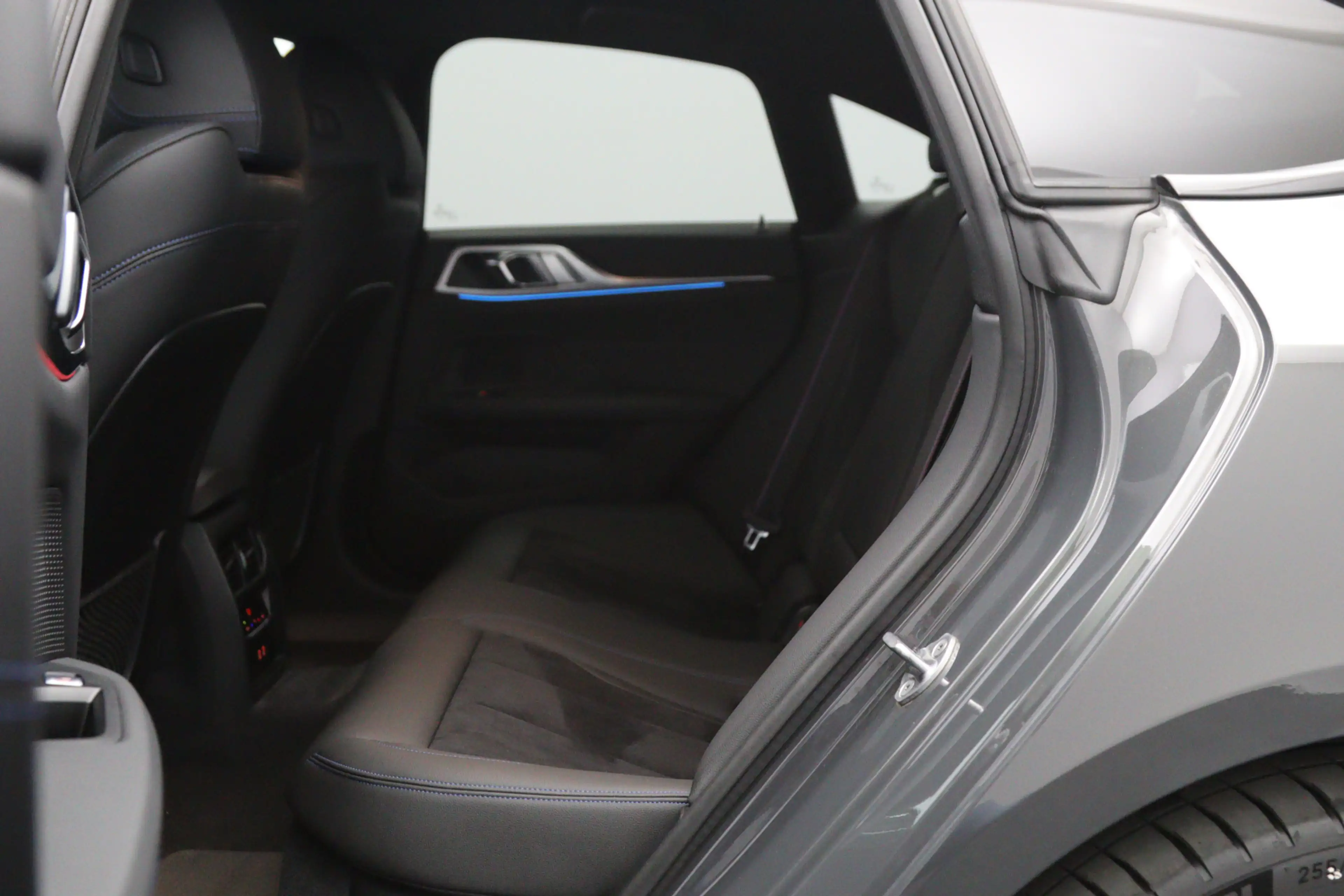 BMW i4 M50 High Executive 84 kWh 544 PK, SOH 96 %, M-Spor — photo 31