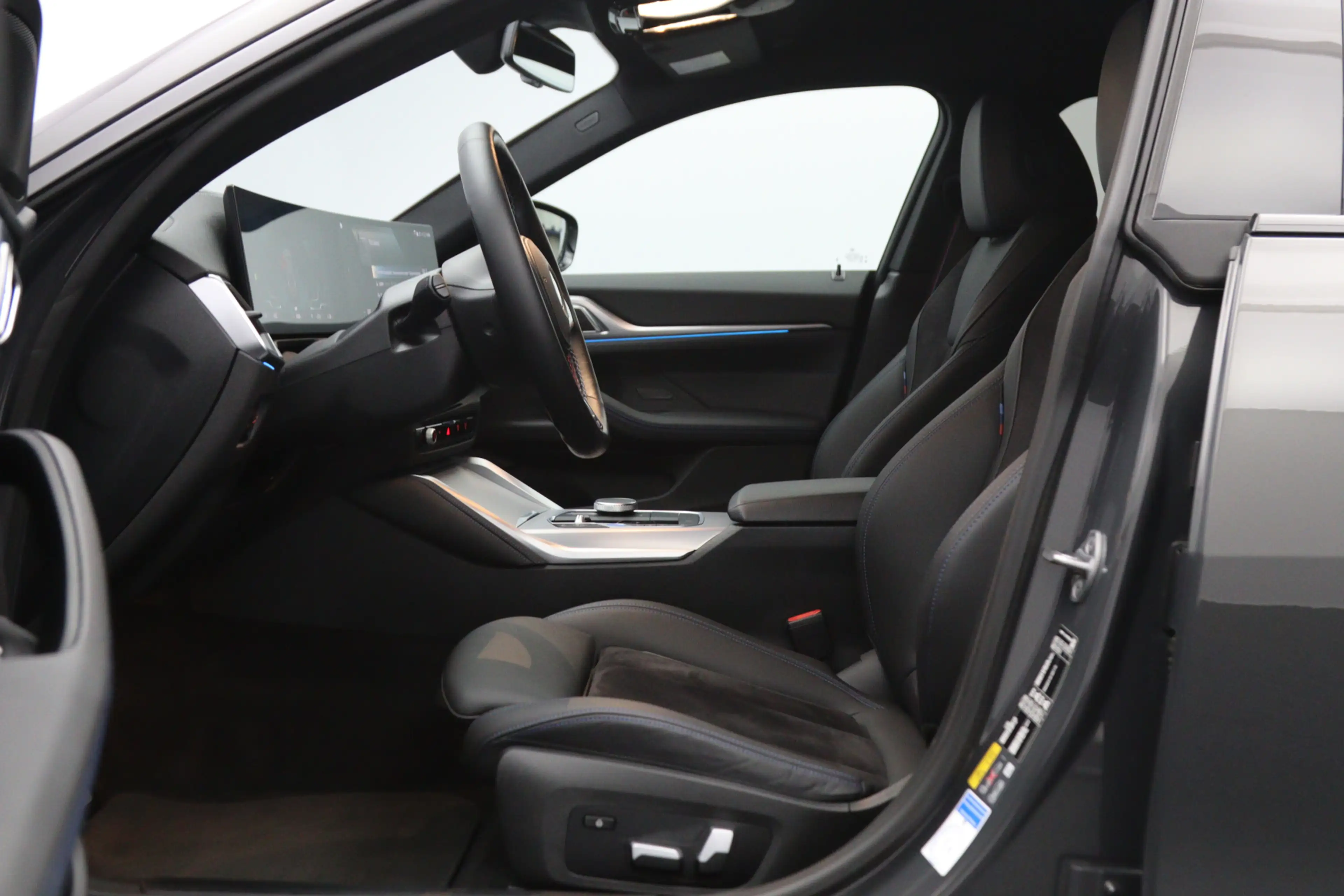 BMW i4 M50 High Executive 84 kWh 544 PK, SOH 96 %, M-Spor — photo 2