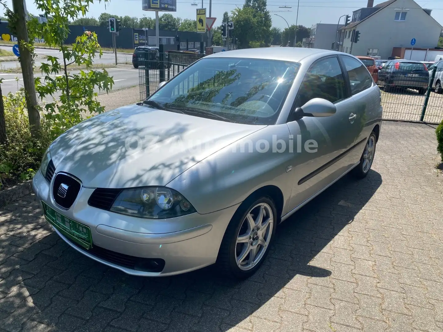 SEAT Ibiza 1.4 16V Sport Servo//Automatik//55Kw Silber - 2