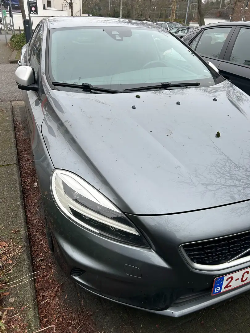 Volvo V40 D2 Kinetic R-Design Gris - 2