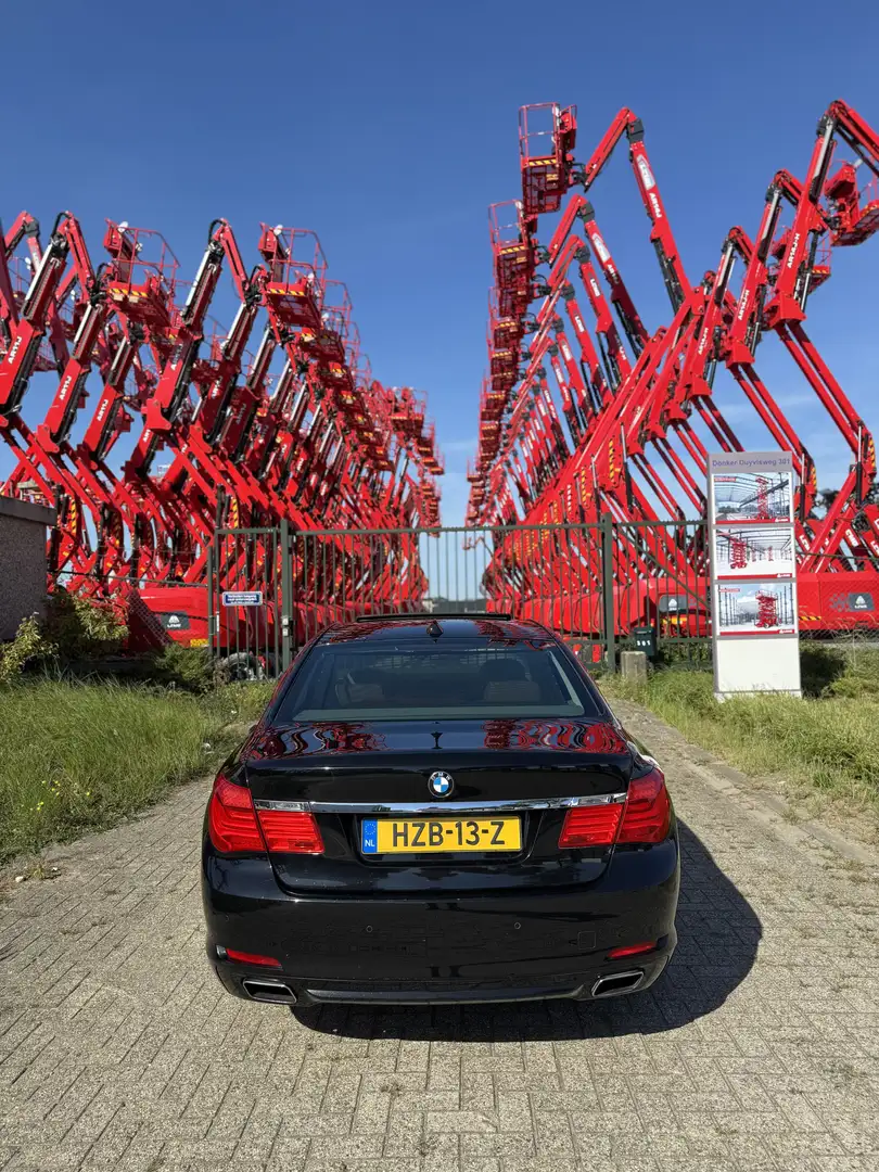 BMW 740 740i Noir - 1