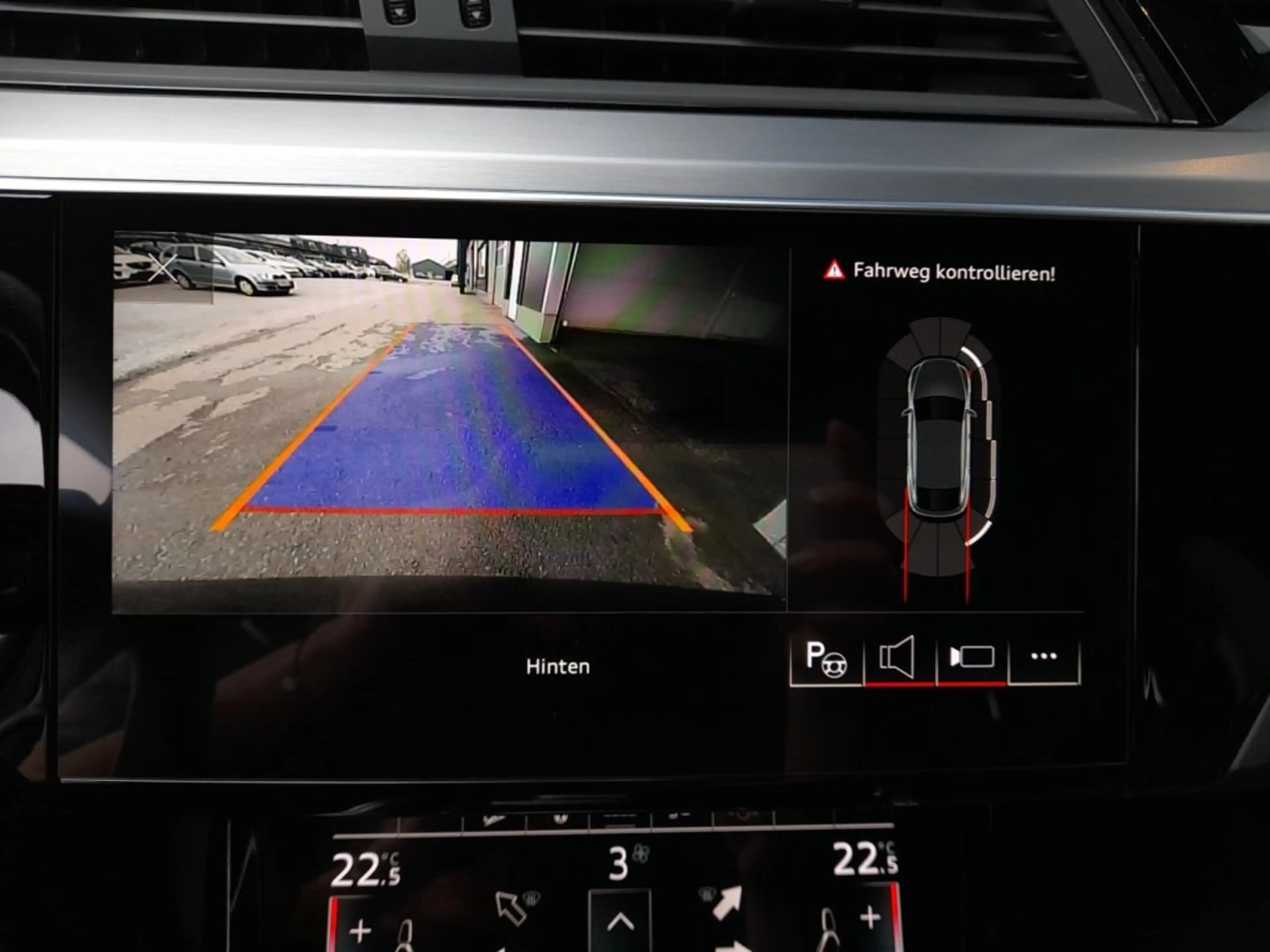 Audi e-tron "S" SB 95 QUATTRO S-LINE BLACK *NP: € 106.420,- / 22 ZOLL / MEMORY SPORTSITZE / ASS PAKETE TOUR & STADT* — photo 5