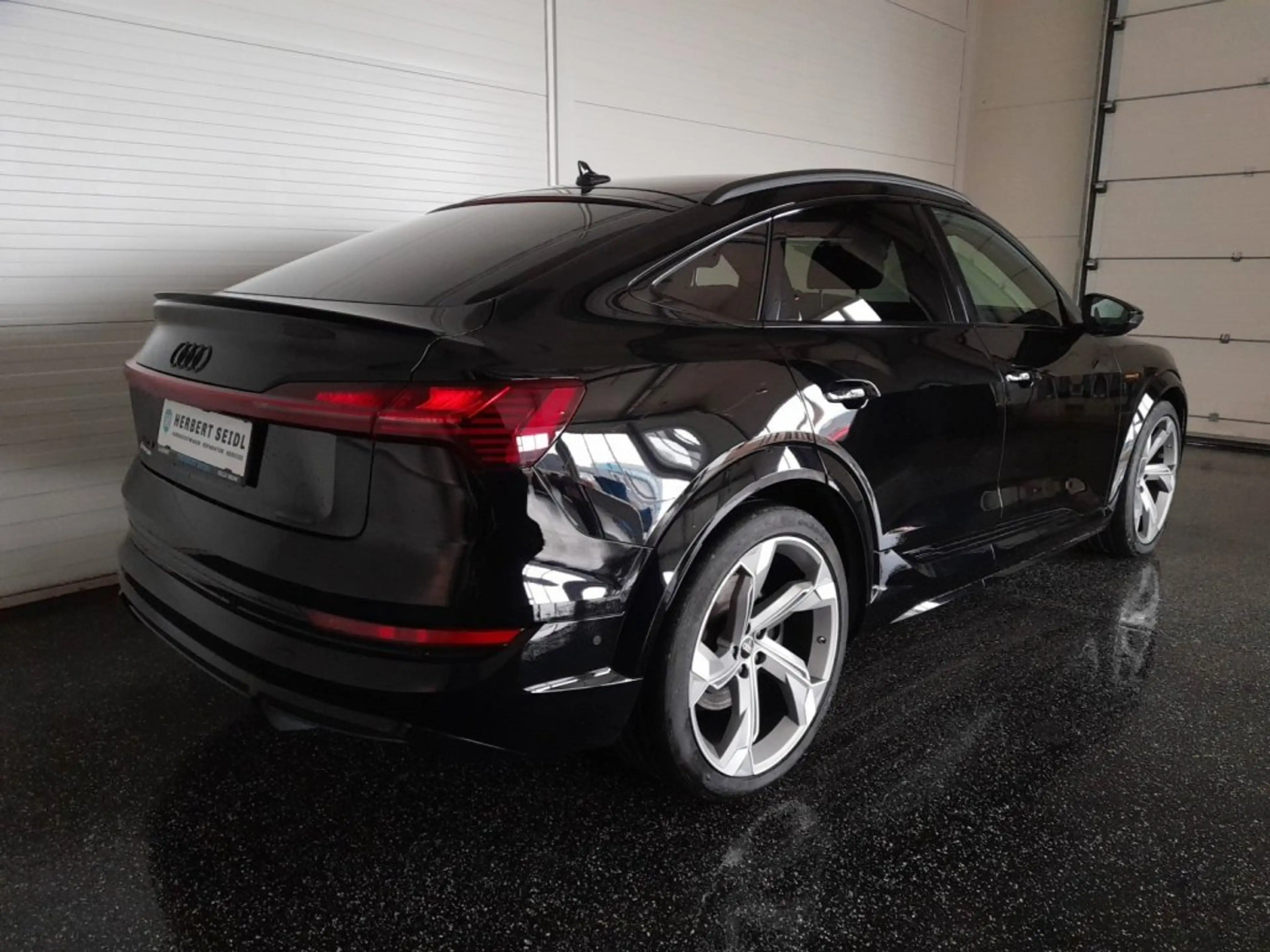 Audi e-tron "S" SB 95 QUATTRO S-LINE BLACK *NP: € 106.420,- / 22 ZOLL / MEMORY SPORTSITZE / ASS PAKETE TOUR & STADT* — photo 2