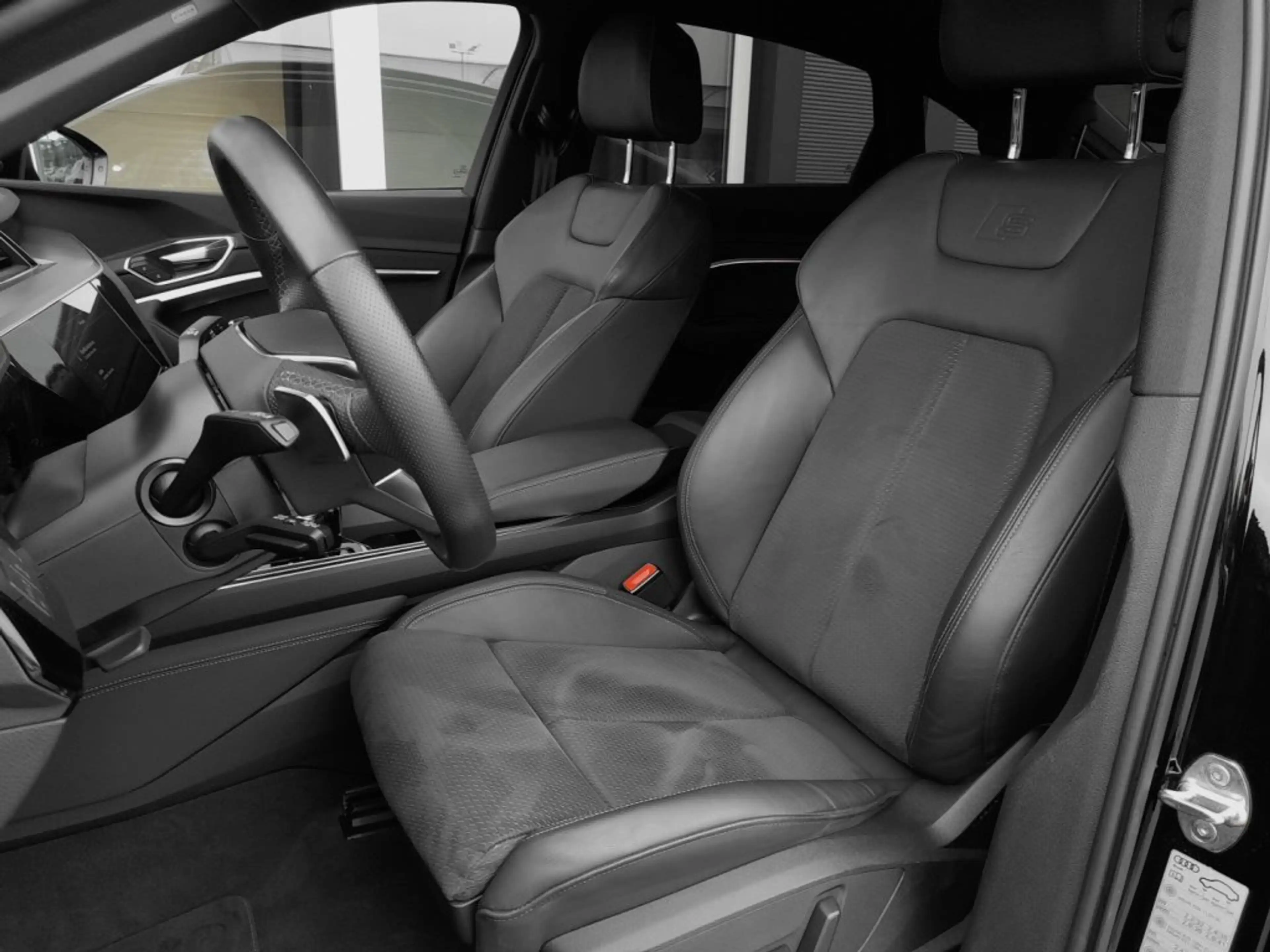 Audi e-tron "S" SB 95 QUATTRO S-LINE BLACK *NP: € 106.420,- / 22 ZOLL / MEMORY SPORTSITZE / ASS PAKETE TOUR & STADT* — photo 12