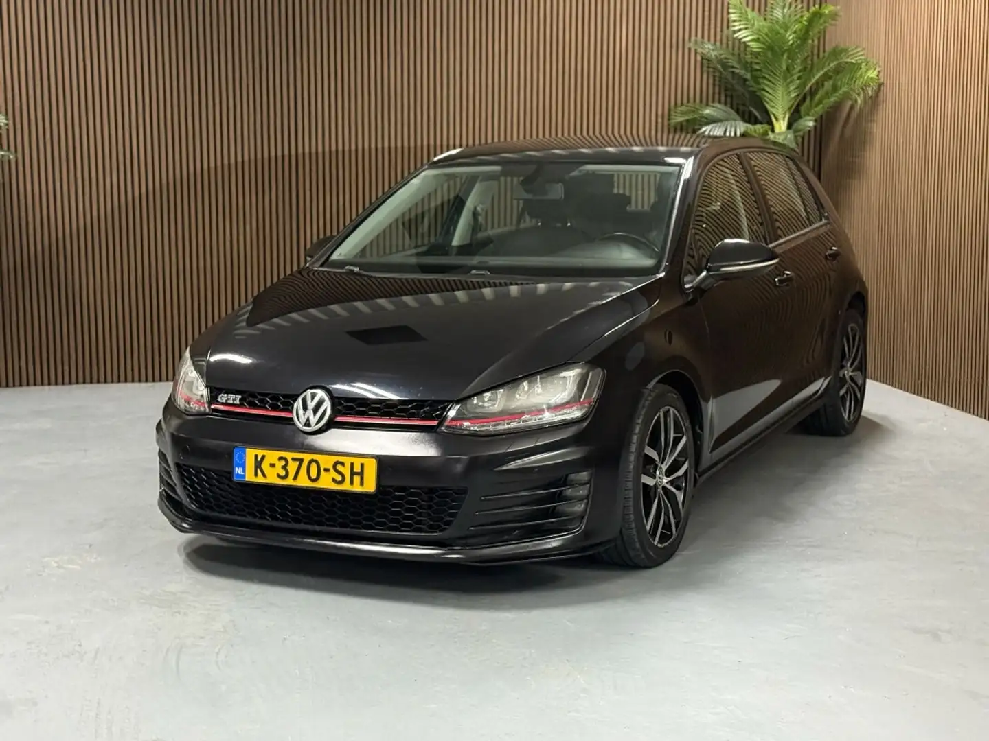 Volkswagen Golf 1.2 TSI Highline GTI look, GTI uitvoering Zwart - 2