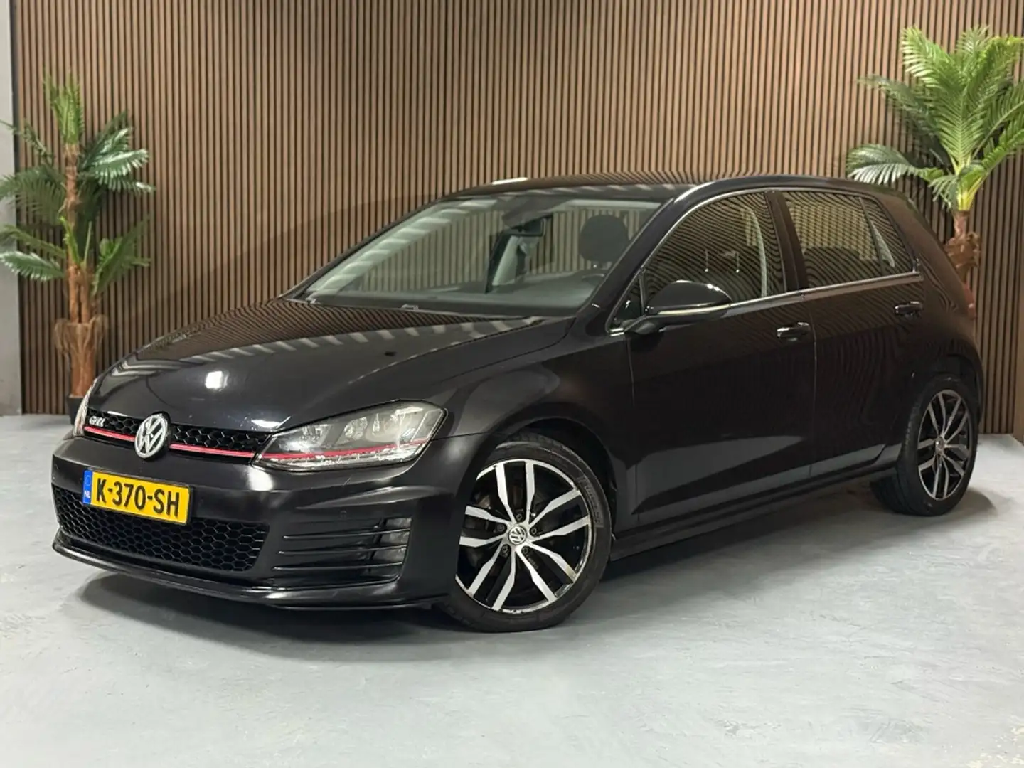 Volkswagen Golf 1.2 TSI Highline GTI look, GTI uitvoering Zwart - 1