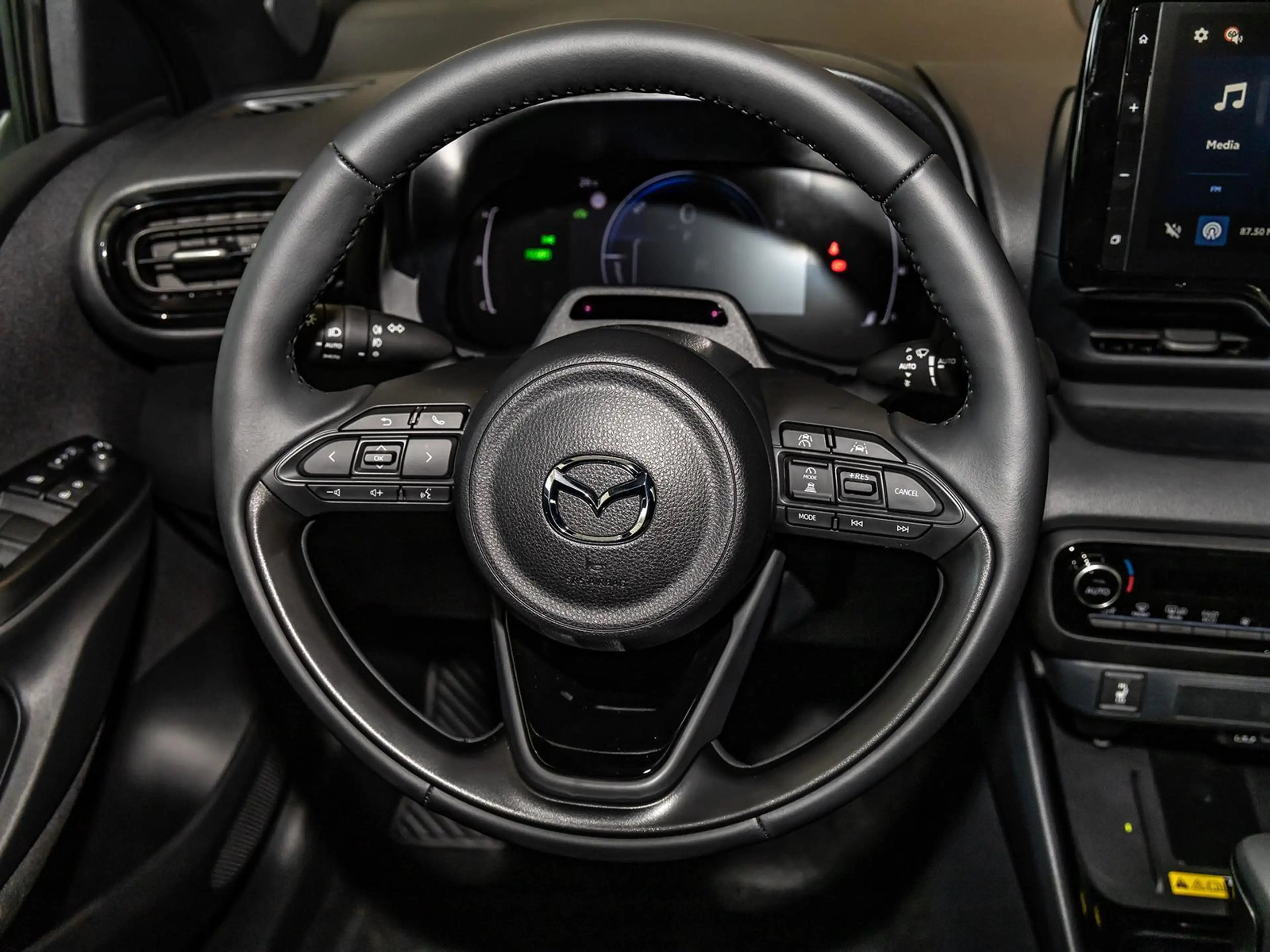 Mazda 2 Hybrid 116 CVT Homura NAVI SHZ PDC BT — photo 13