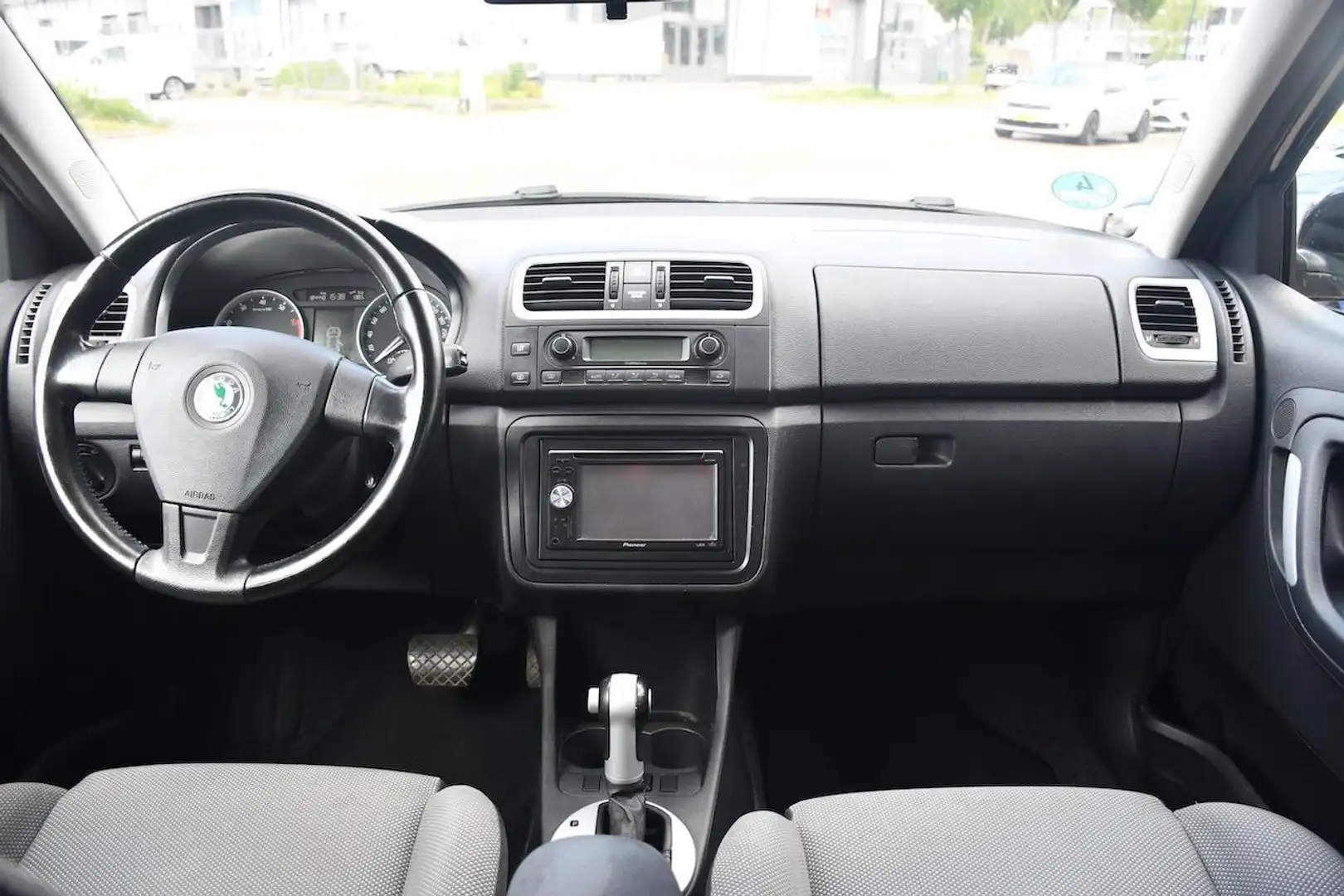 Skoda Fabia Combi 1.6-16V Elegance AUT|Clima|Cruise|NAVIGATIE Zwart - 2