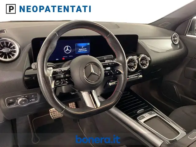 Mercedes-Benz Gla view 12