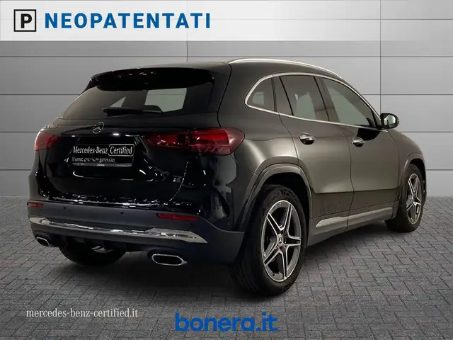 Mercedes-Benz Gla view 3