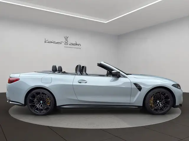 BMW M4 view 5
