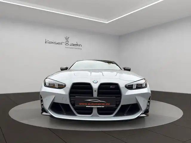 BMW M4 view 4
