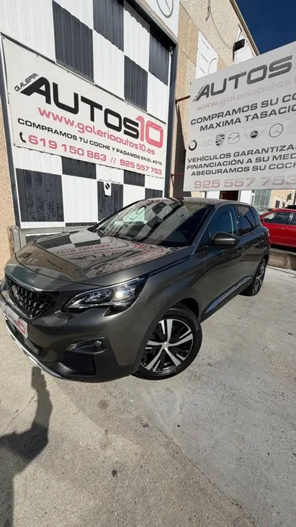 Peugeot 3008 BlueHDi SS Active Pack 130cv Grün - 1