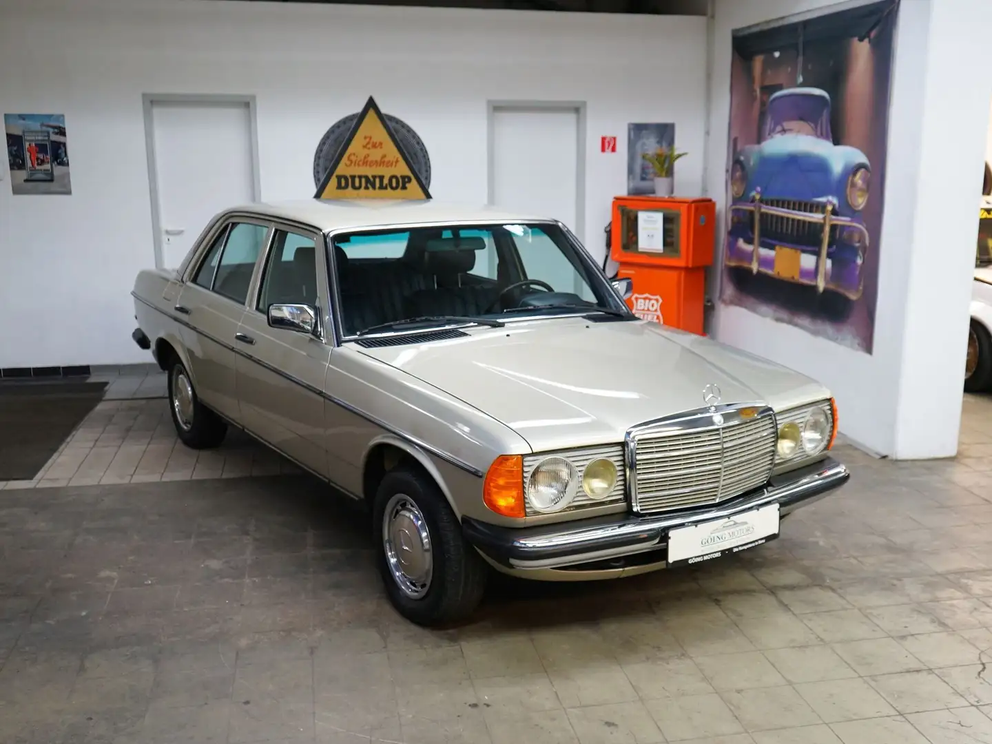 Mercedes-Benz 300 W123 300D original 45.451km 2. Hand H-Kennzeichen Green - 1