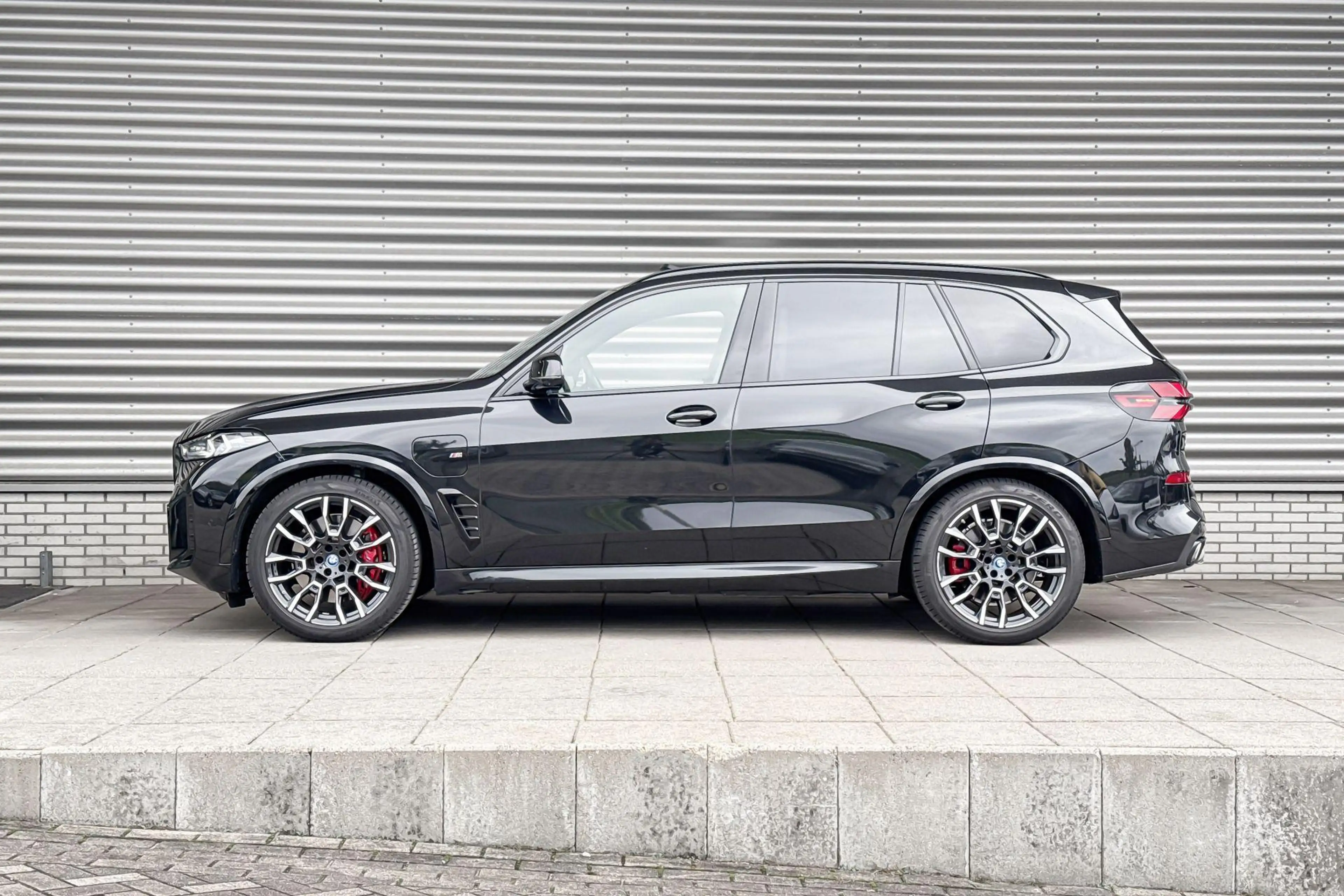 BMW X5 xDrive50e — photo 2