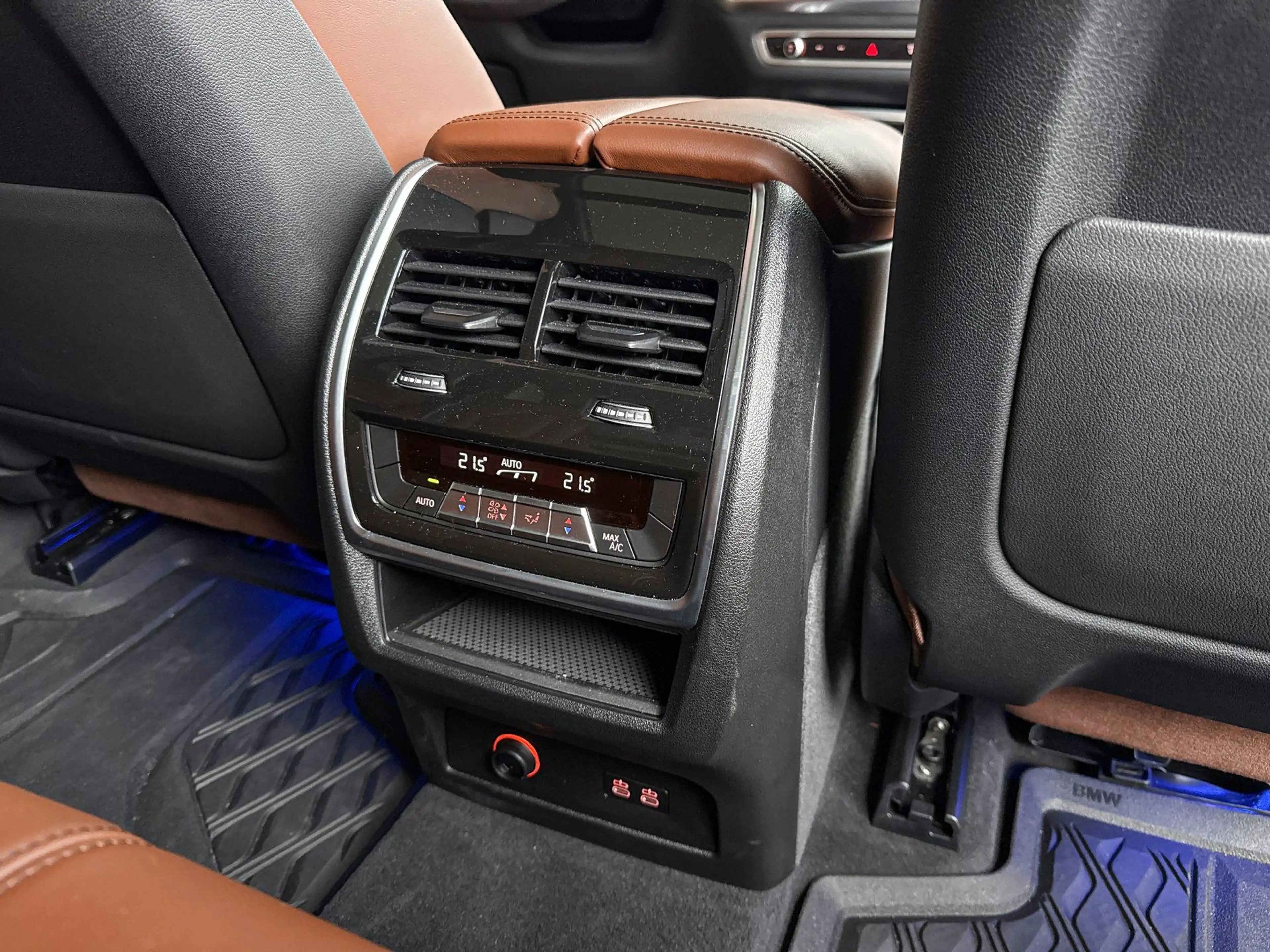 BMW X5 xDrive50e — photo 10