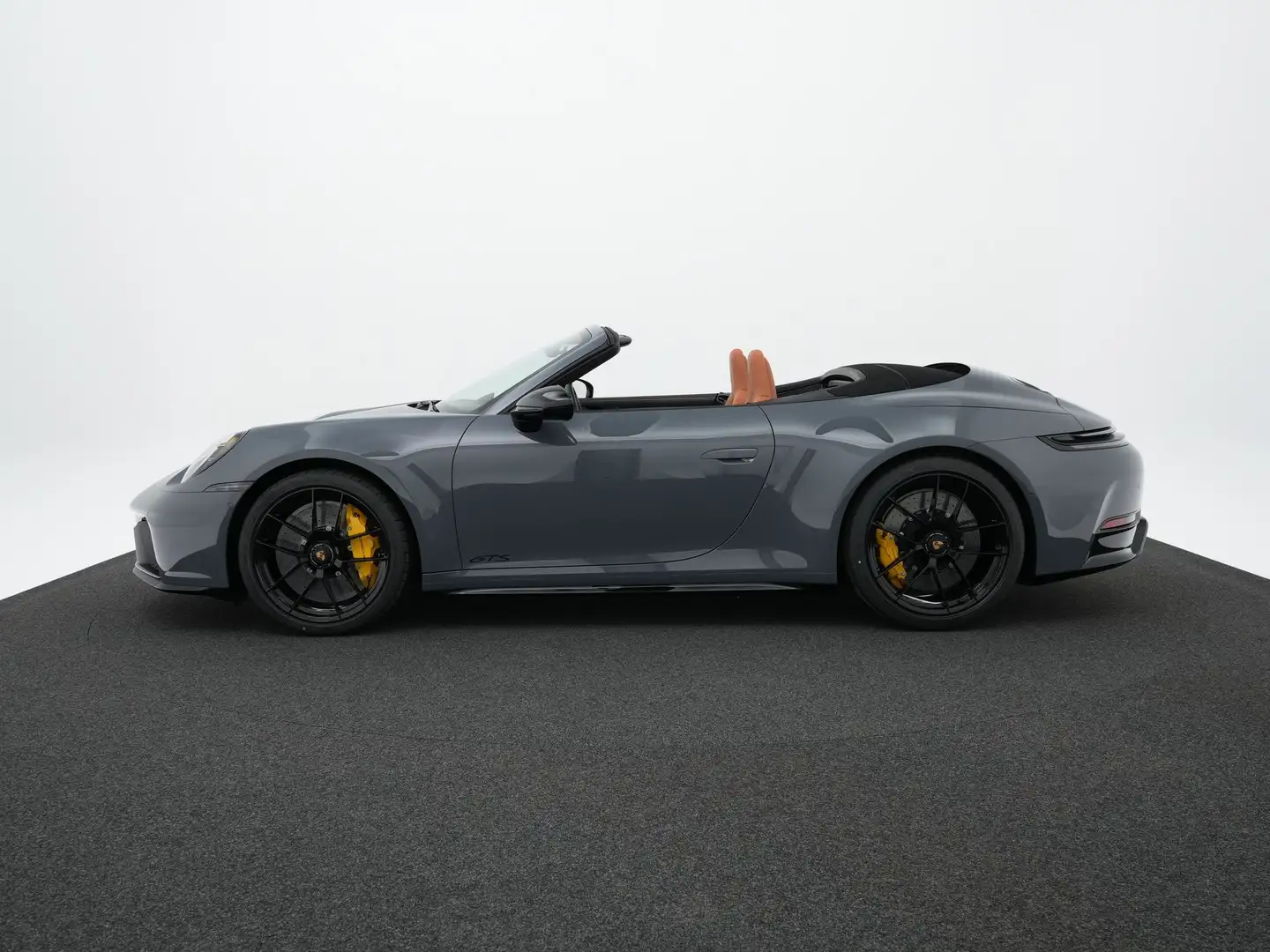 Porsche 992 Carrera 4 GTS Cabriolet Grijs - 2