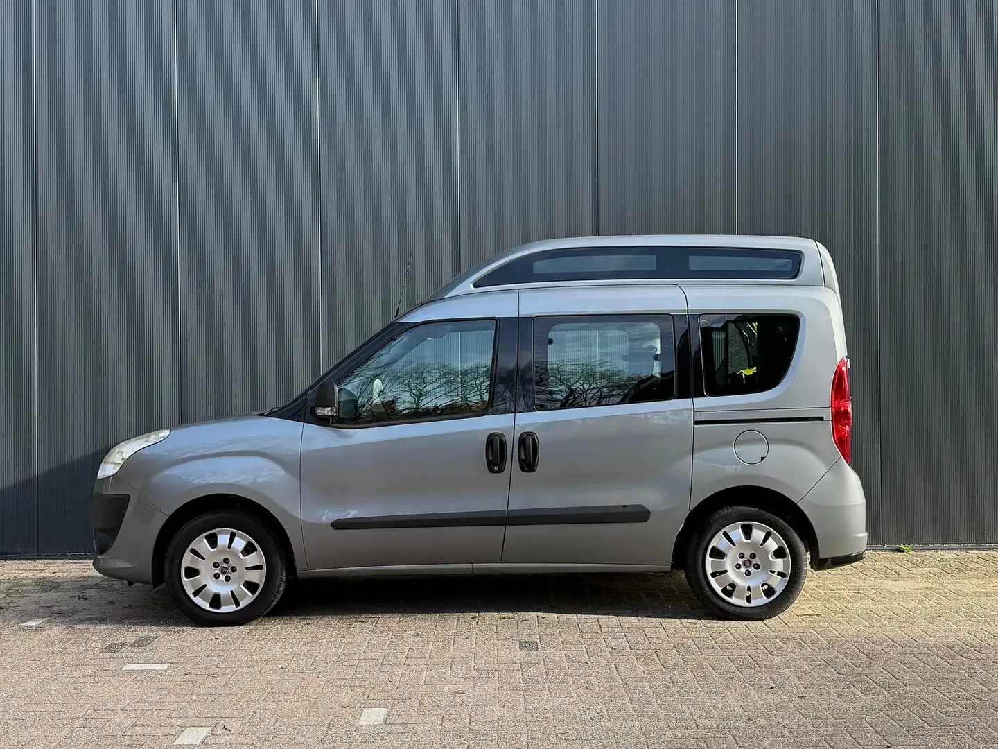 Fiat Doblo 1.4, Rolstoelbus, Elektrische lift, 3 zitplaatsen, Gris - 2