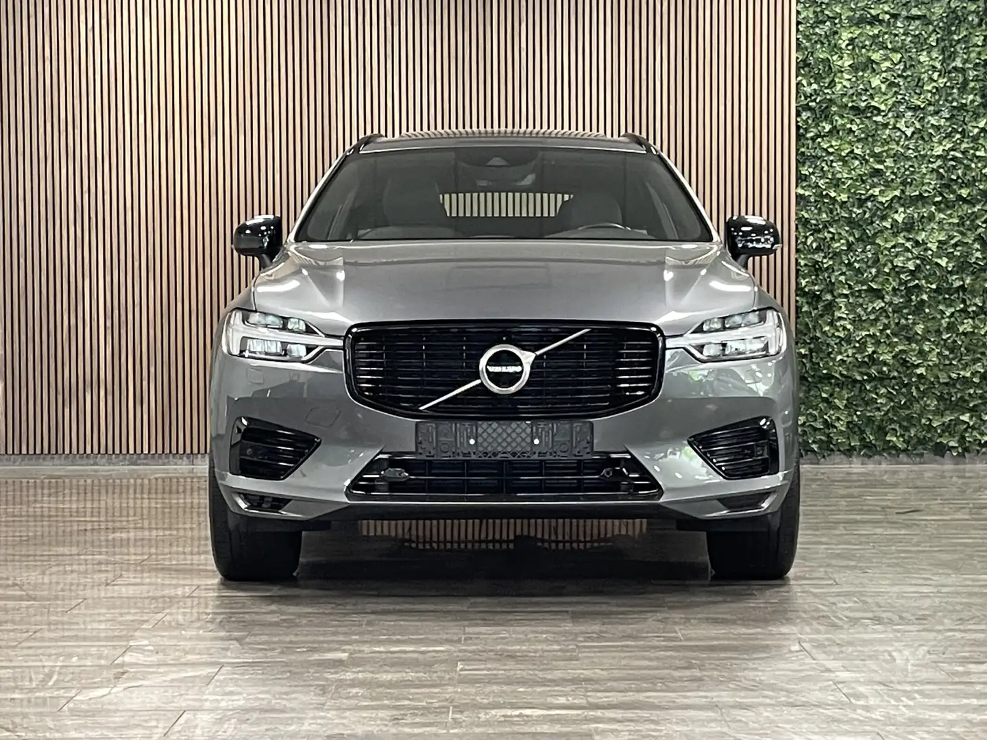 Volvo XC60 T8 AWD Recharge R-Design | Trekhaak | Adaptieve Cr Grijs - 2