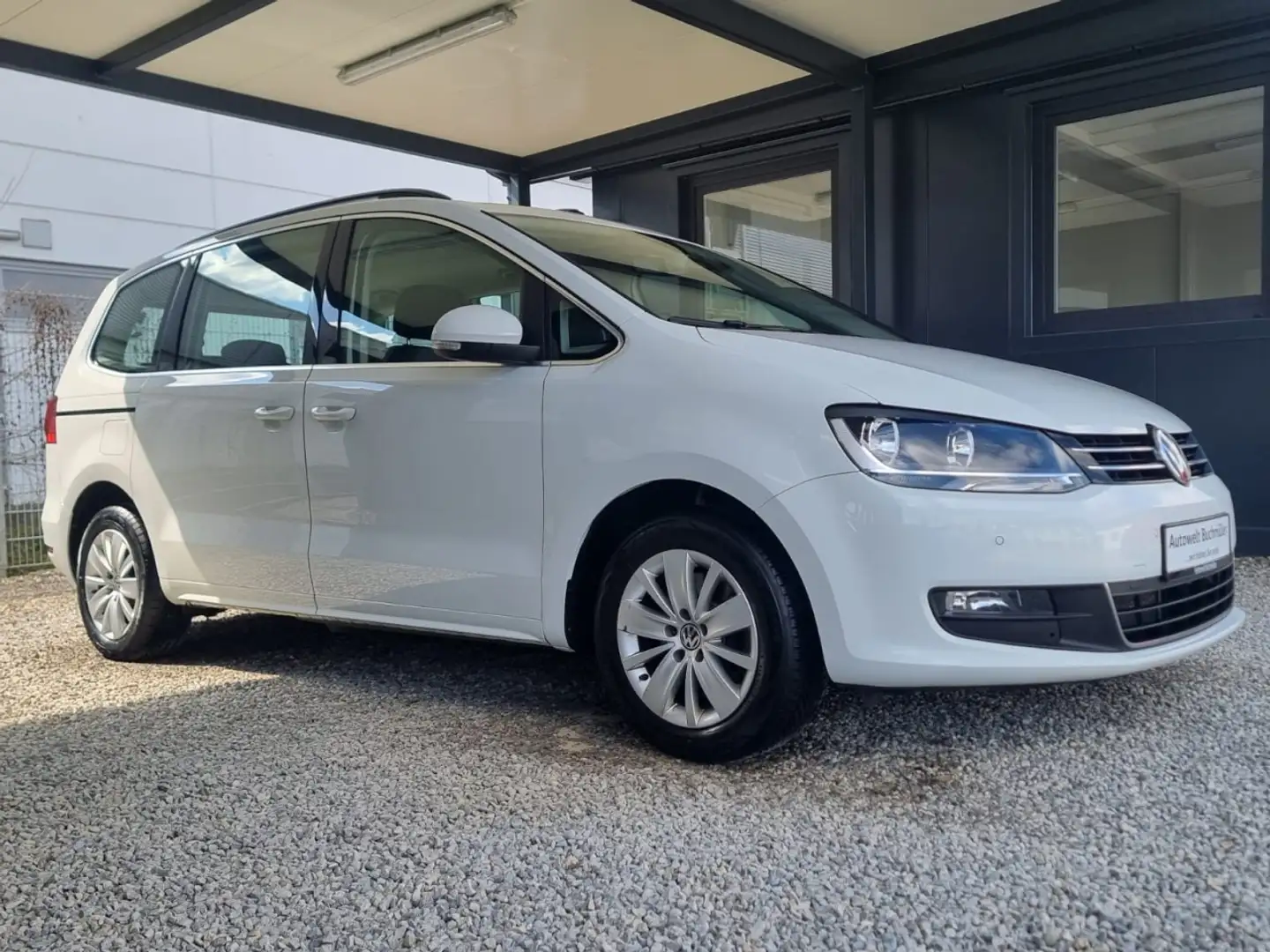 Volkswagen Sharan 1.4 TSI DSG,7-SITZER,SHZ,NAVI,LANE,AHK Klima Navi Weiß - 2