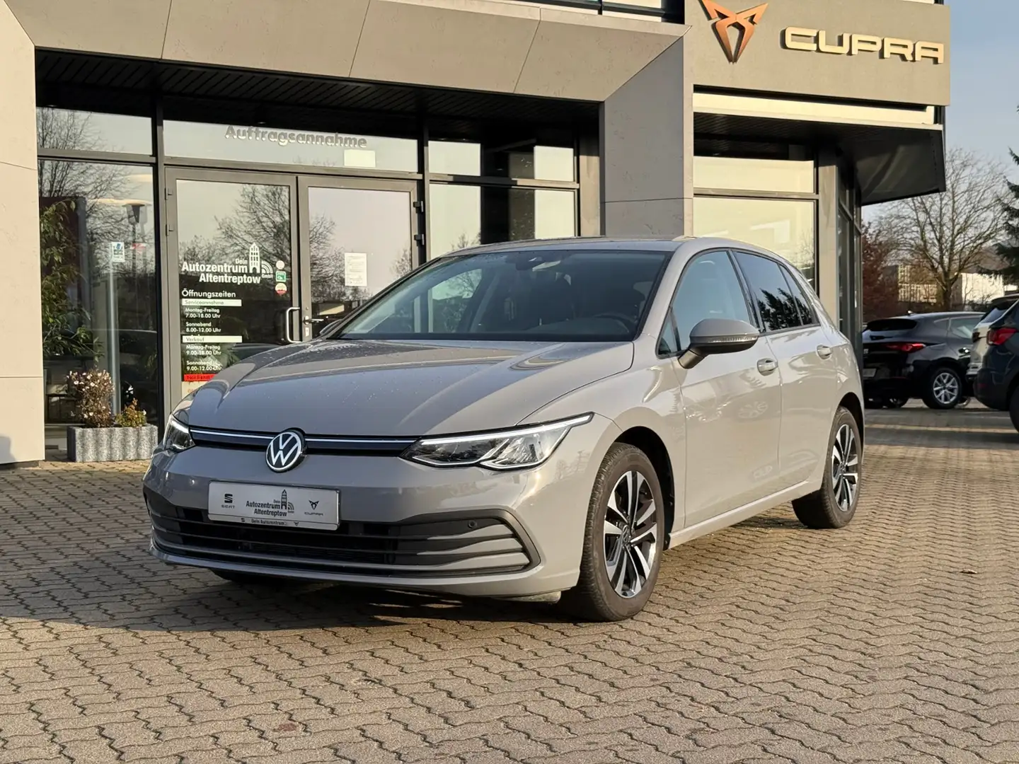 Volkswagen Golf VIII 1.0 TSI UNITED NAVI ACC LED Gris - 2