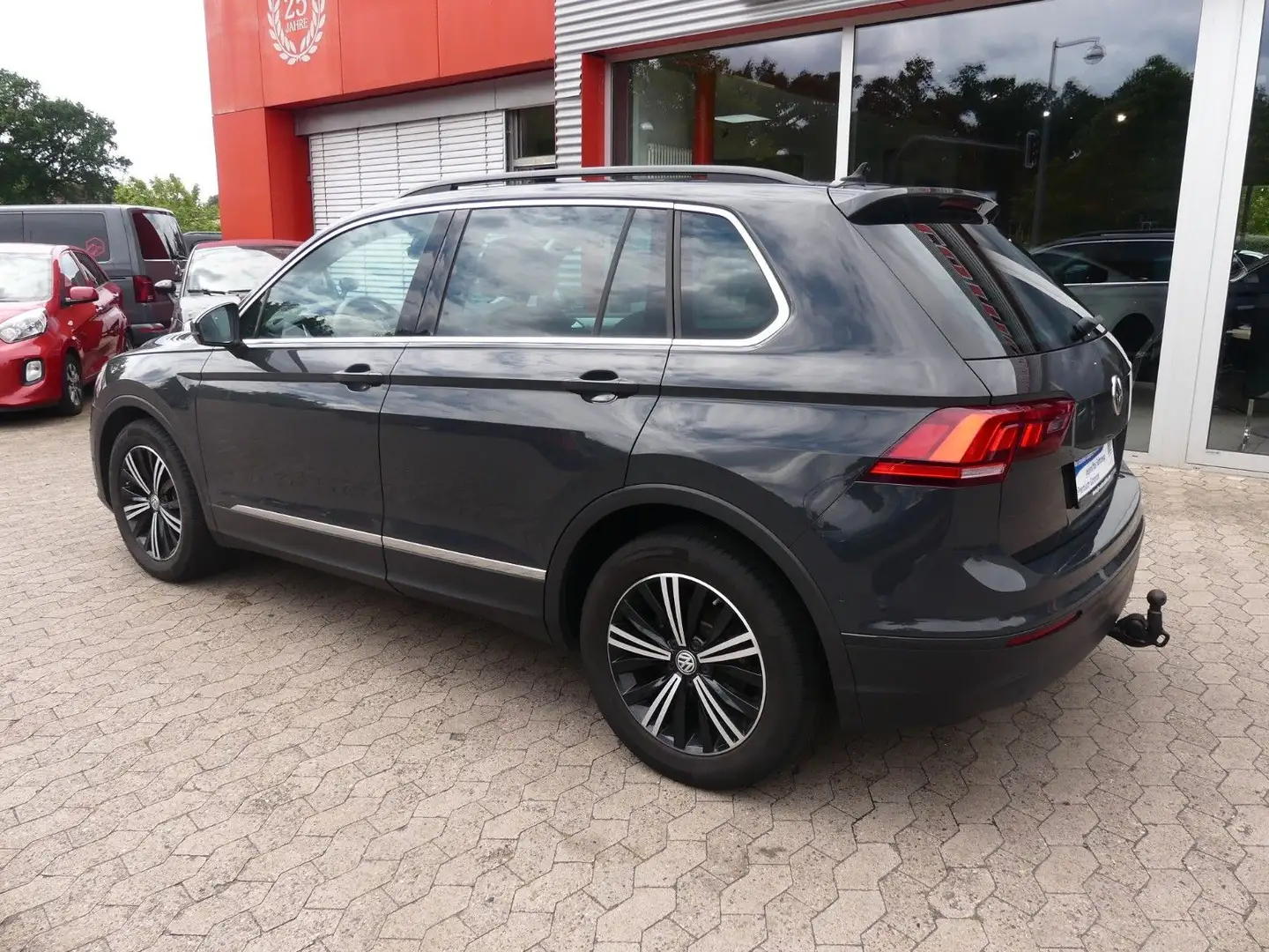 Volkswagen Tiguan Comfortline 2.0 TDI DSG*AHK*SHZ*Velours Grey - 2