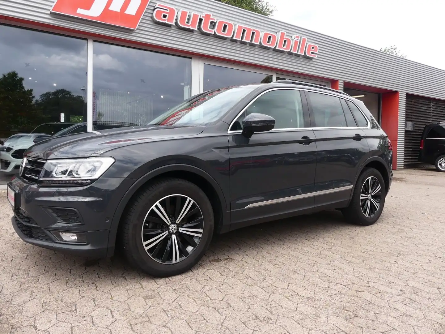 Volkswagen Tiguan Comfortline 2.0 TDI DSG*AHK*SHZ*Velours Grey - 1