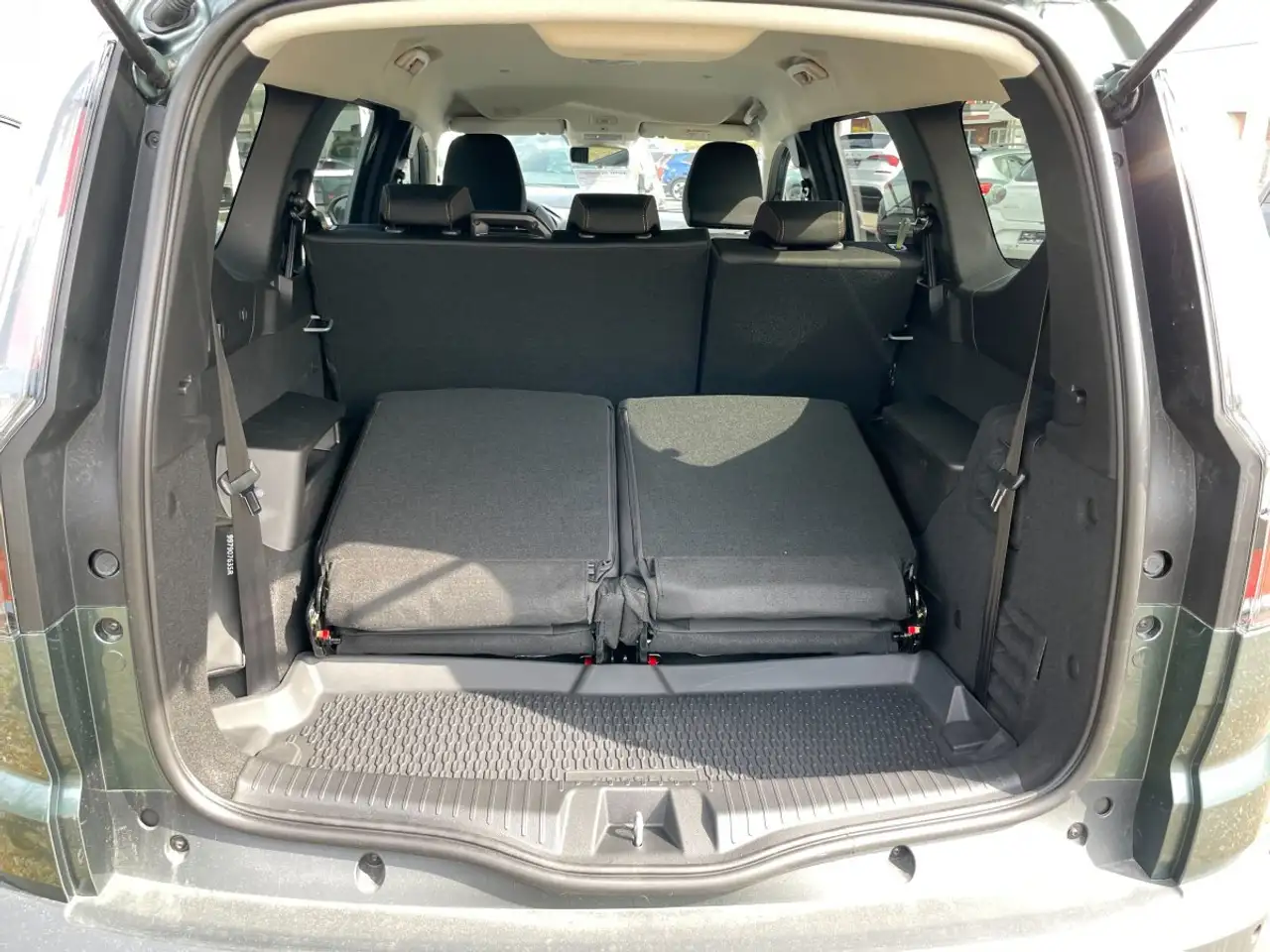 Dacia Jogger Extreme Hybrid 155 Automatik, 360° Kamera, Lenkrad 12