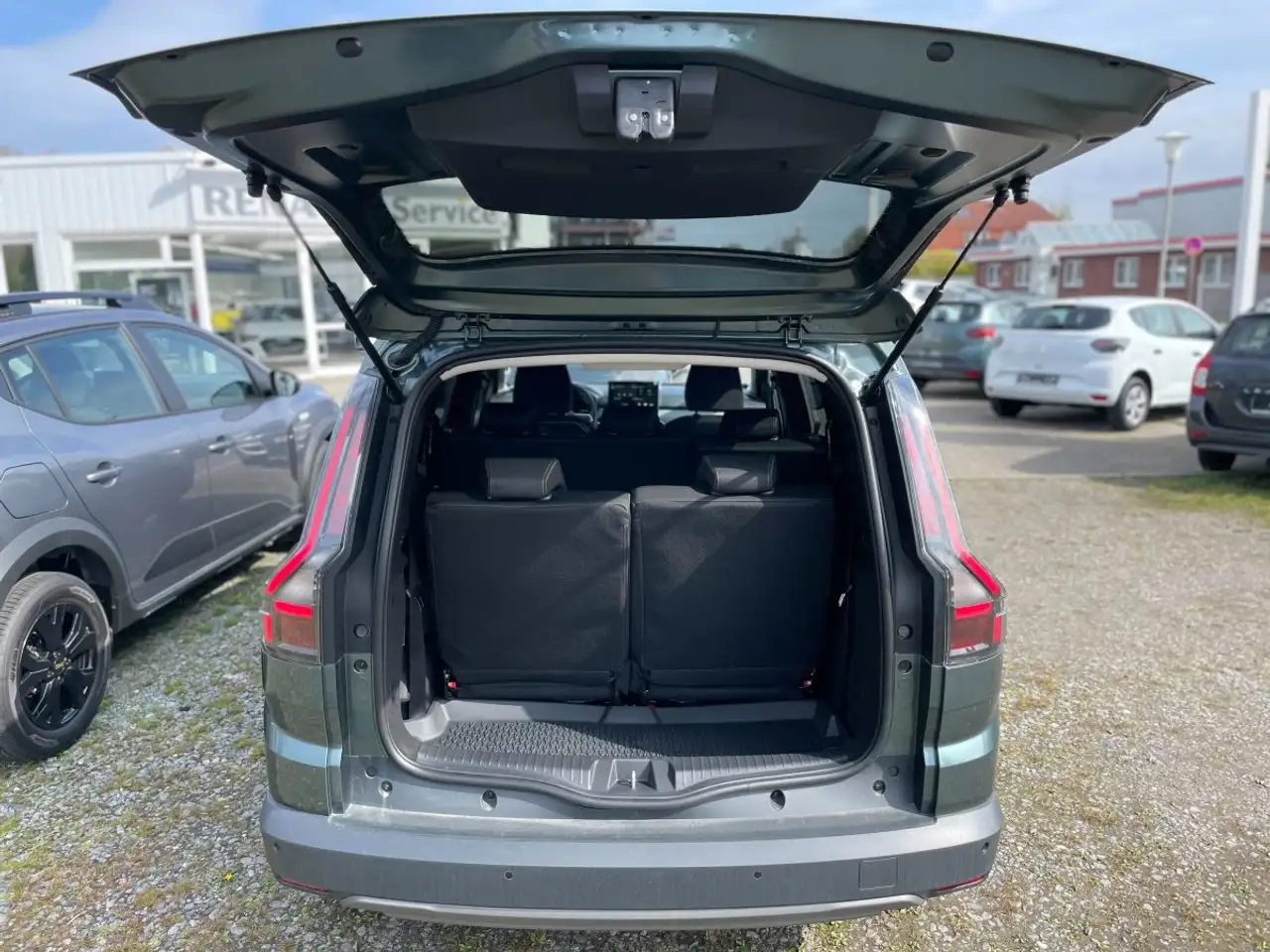 Dacia Jogger Extreme Hybrid 155 Automatik, 360° Kamera, Lenkrad 11