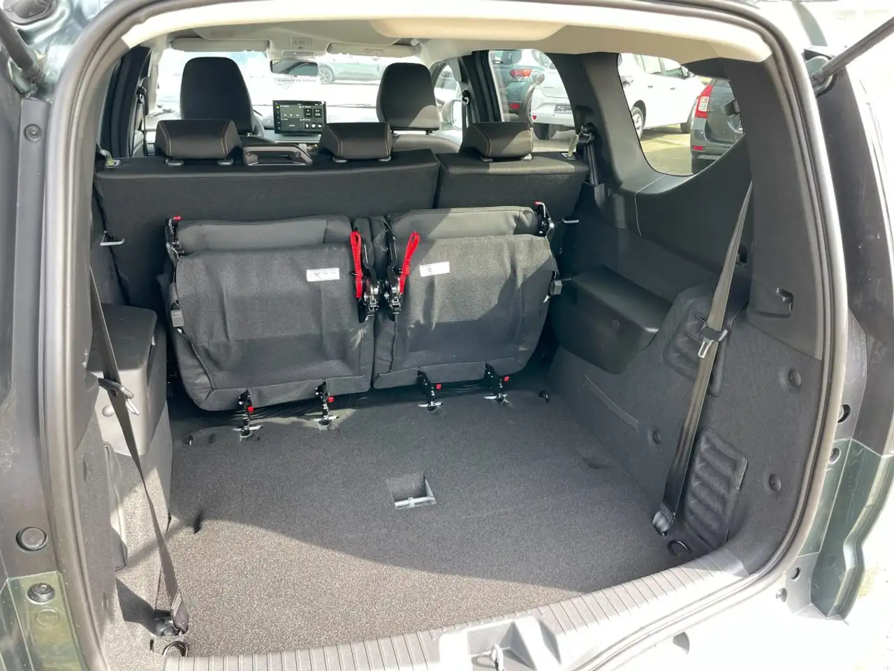 Dacia Jogger Extreme Hybrid 155 Automatik, 360° Kamera, Lenkrad 13