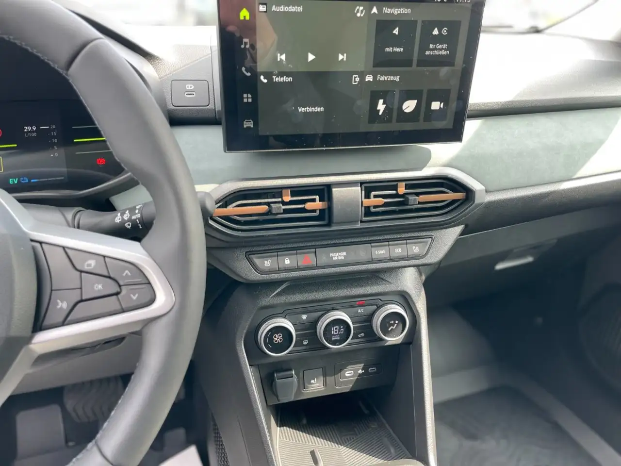 Dacia Jogger Extreme Hybrid 155 Automatik, 360° Kamera, Lenkrad 22
