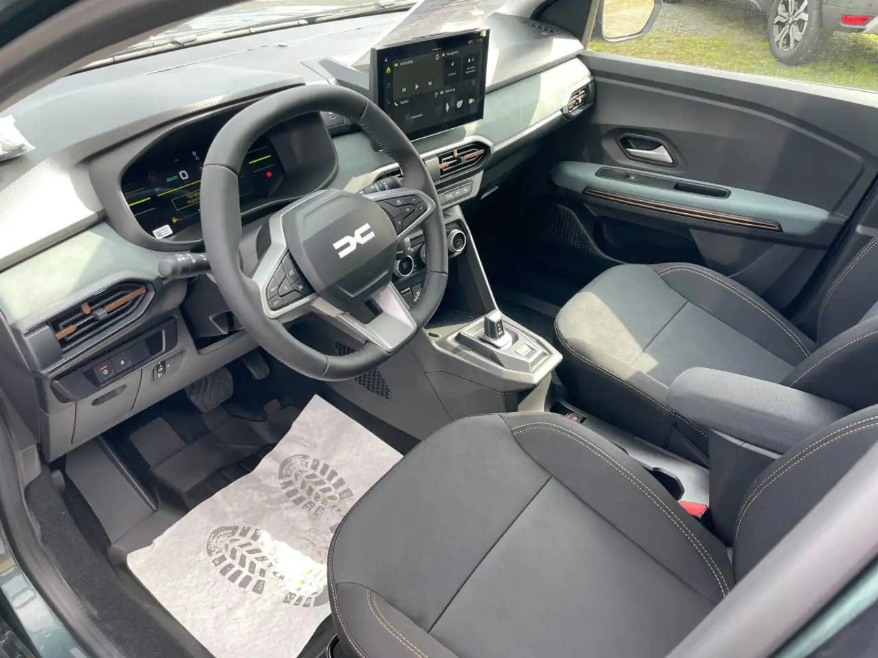 Dacia Jogger Extreme Hybrid 155 Automatik, 360° Kamera, Lenkrad 18