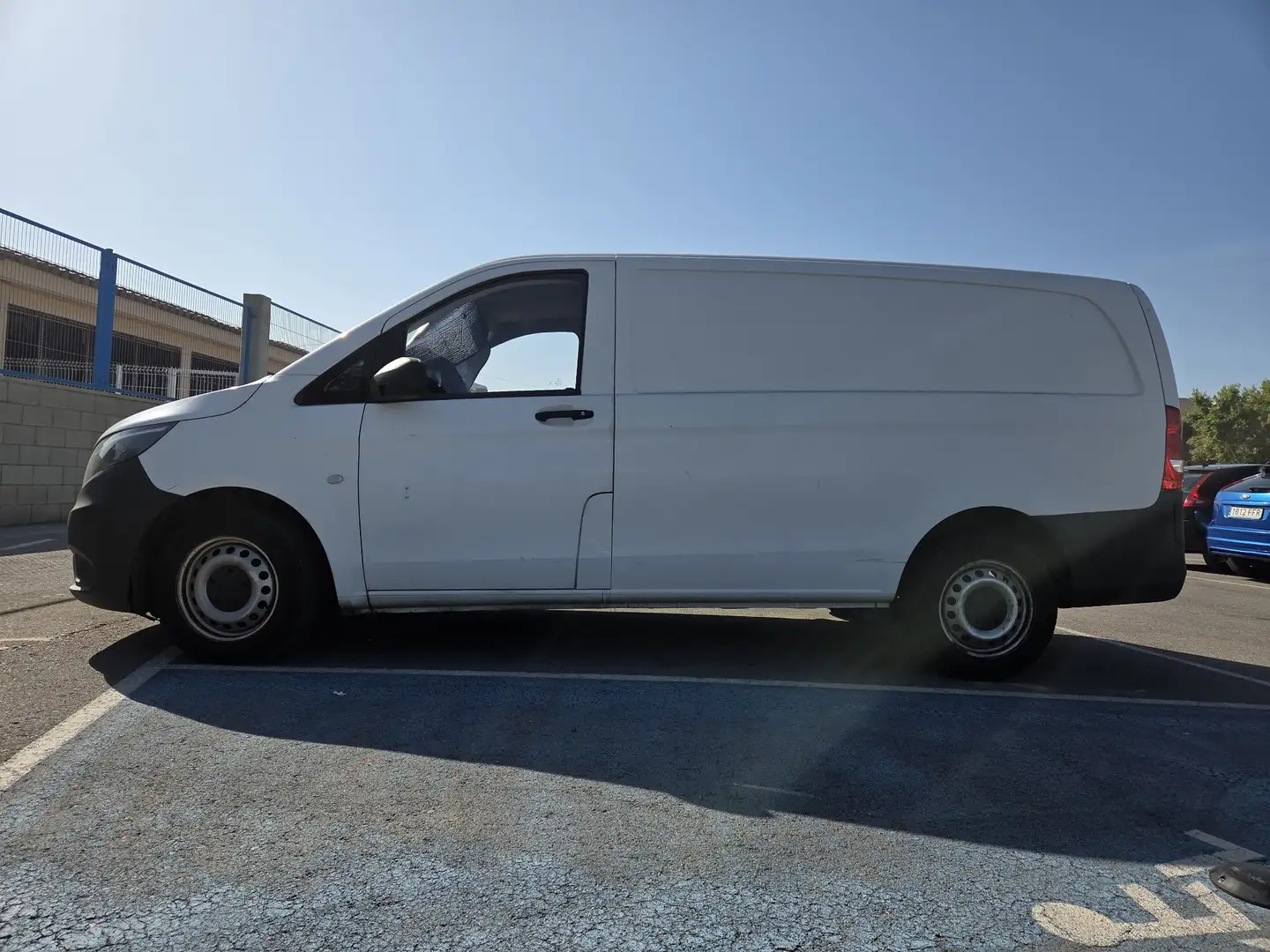 Mercedes-Benz Vito Furgón 111CDI Larga - 2