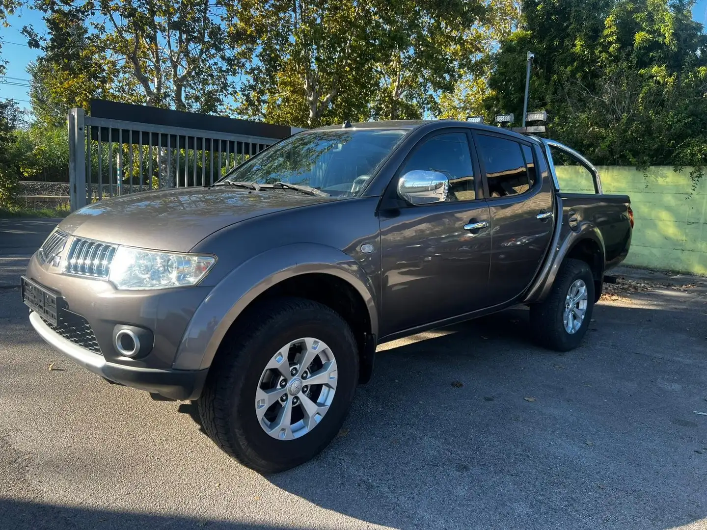 Mitsubishi L200 L200 d.cab 2.5 di-d Intense Plus 178cv Bronzo - 1