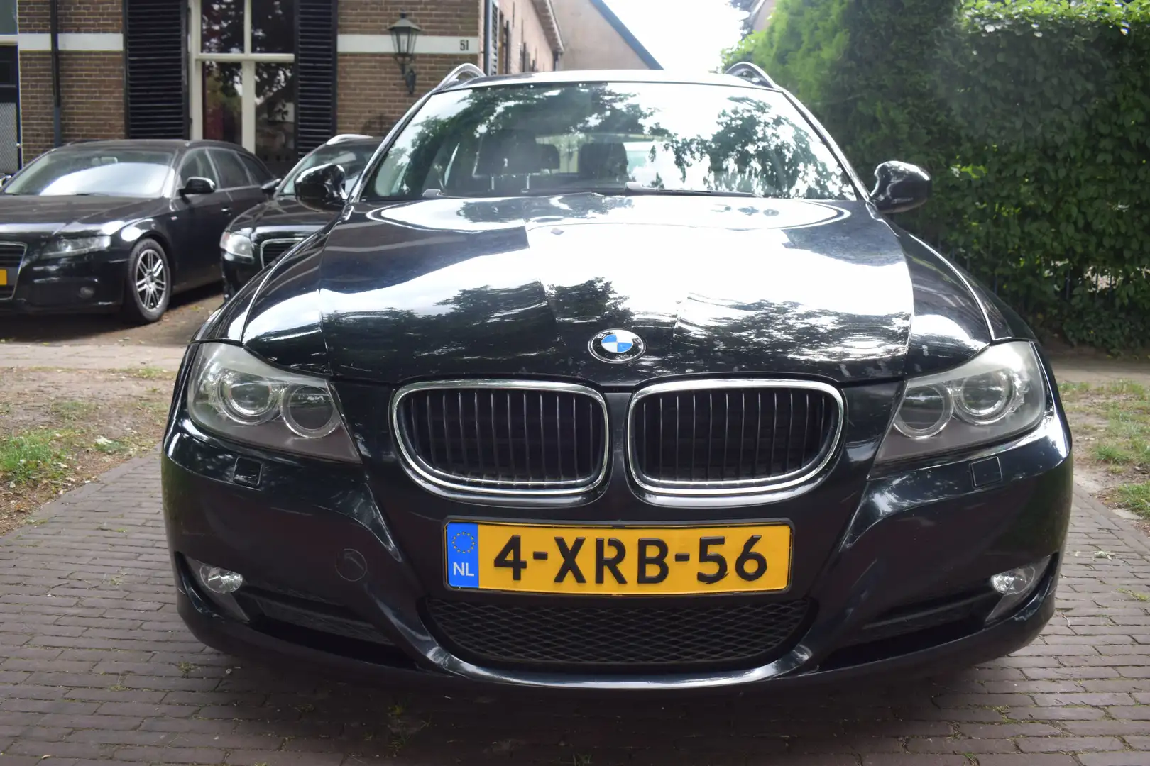 BMW 320 3-serie Touring 320i High Executive N.Distributie Zwart - 2