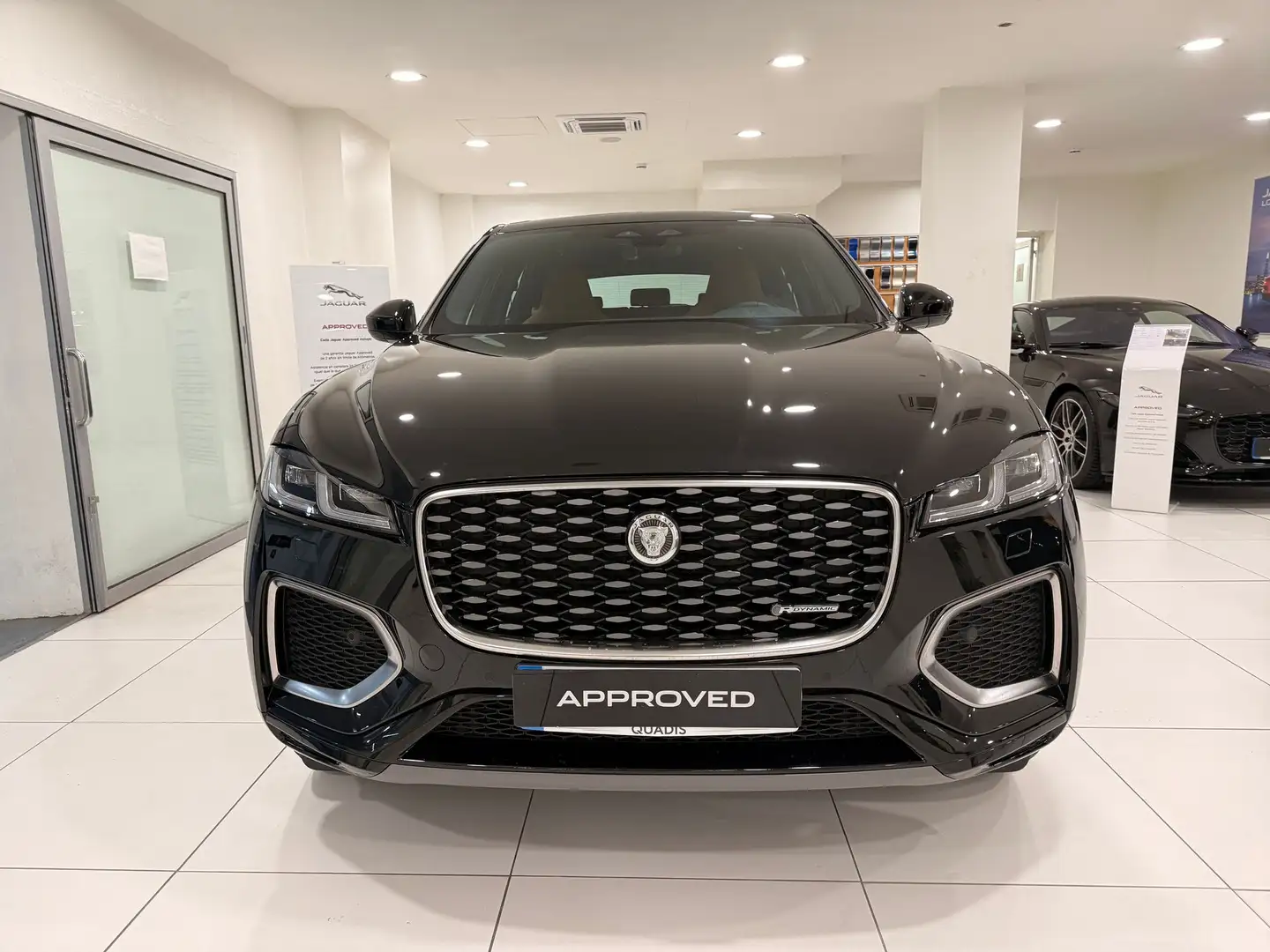 Jaguar F-Pace 2.0D l4 MHEV R-Dynamic S Aut. AWD 204 Noir - 2