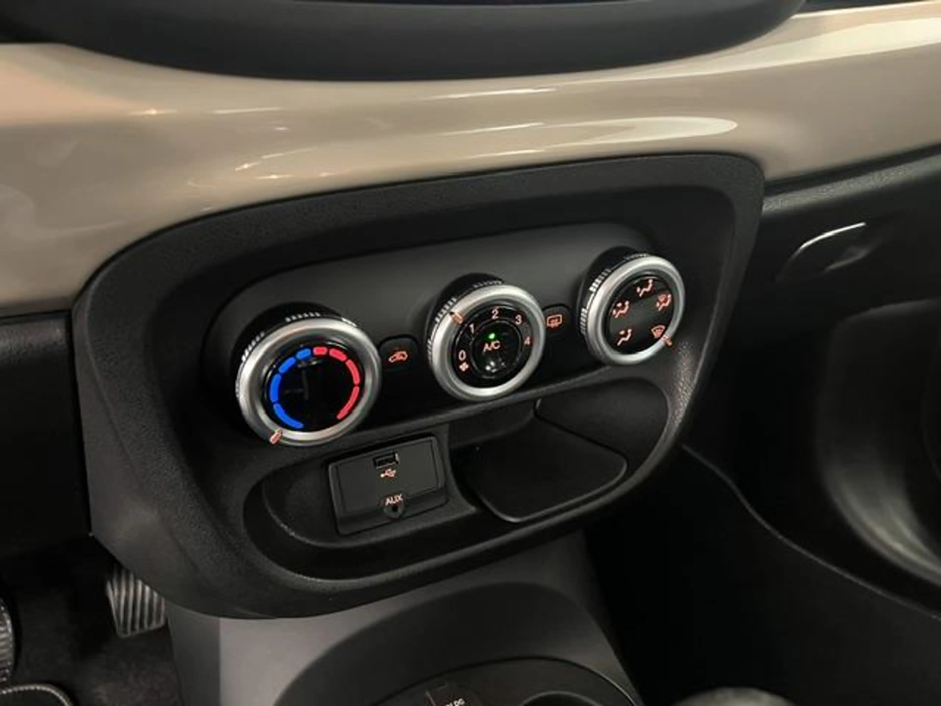 Fiat 500L 0.9 TwinAir Easy Eco Airco / Navigatie / hoge inst — photo 12