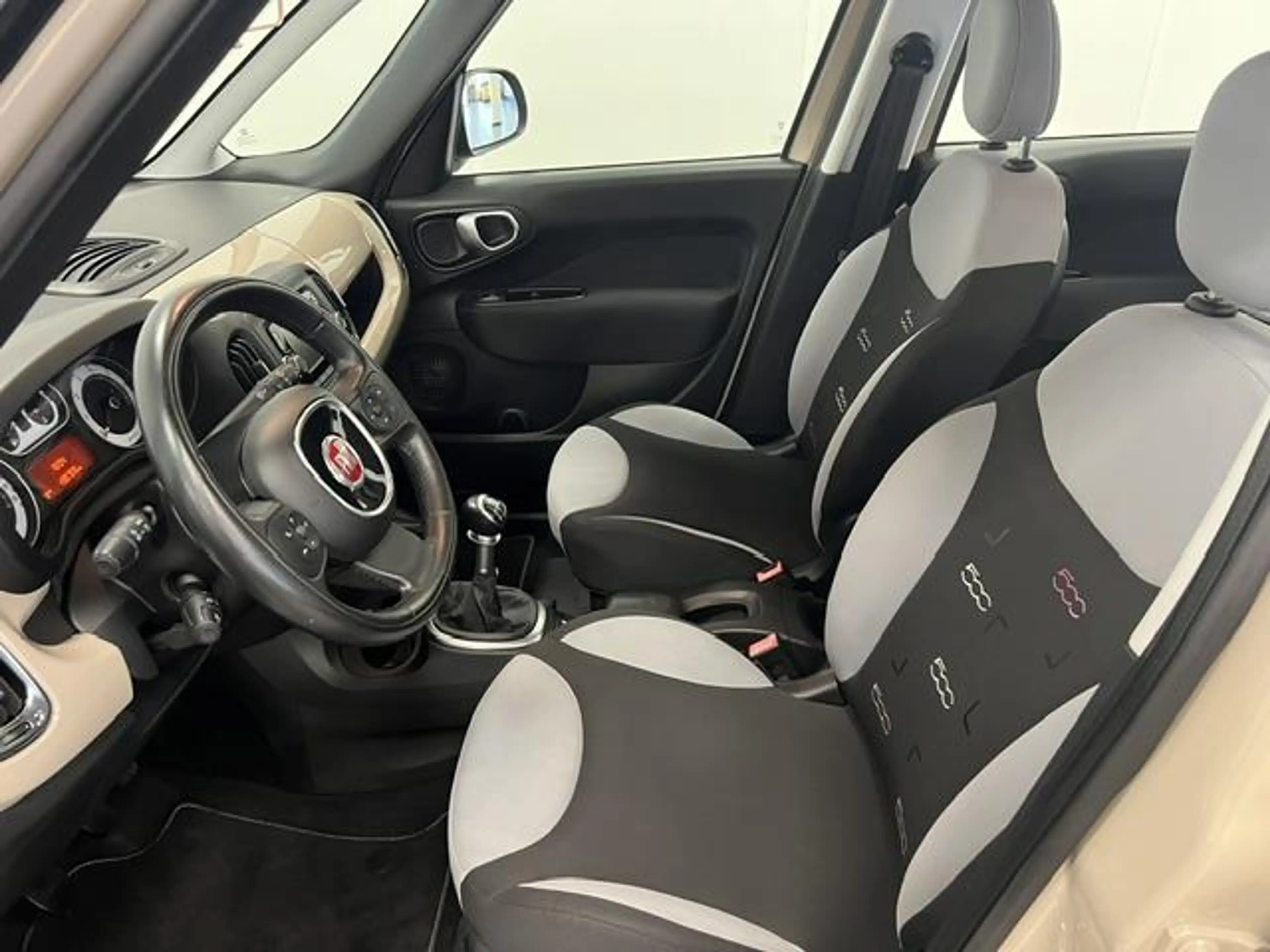 Fiat 500L 0.9 TwinAir Easy Eco Airco / Navigatie / hoge inst — photo 6